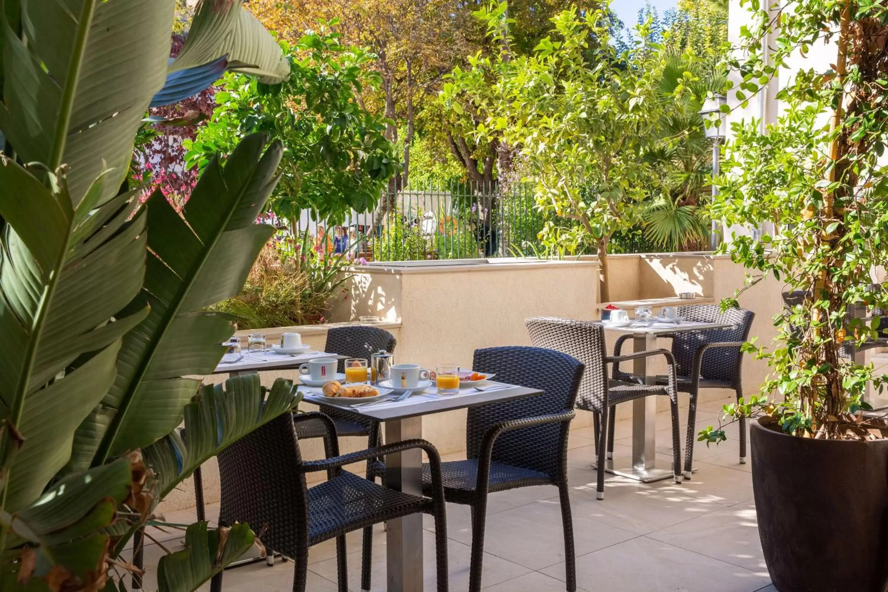 Breakfast, Restaurant/Places to Eat in Best Western Hotel & SPA Coeur De Cassis