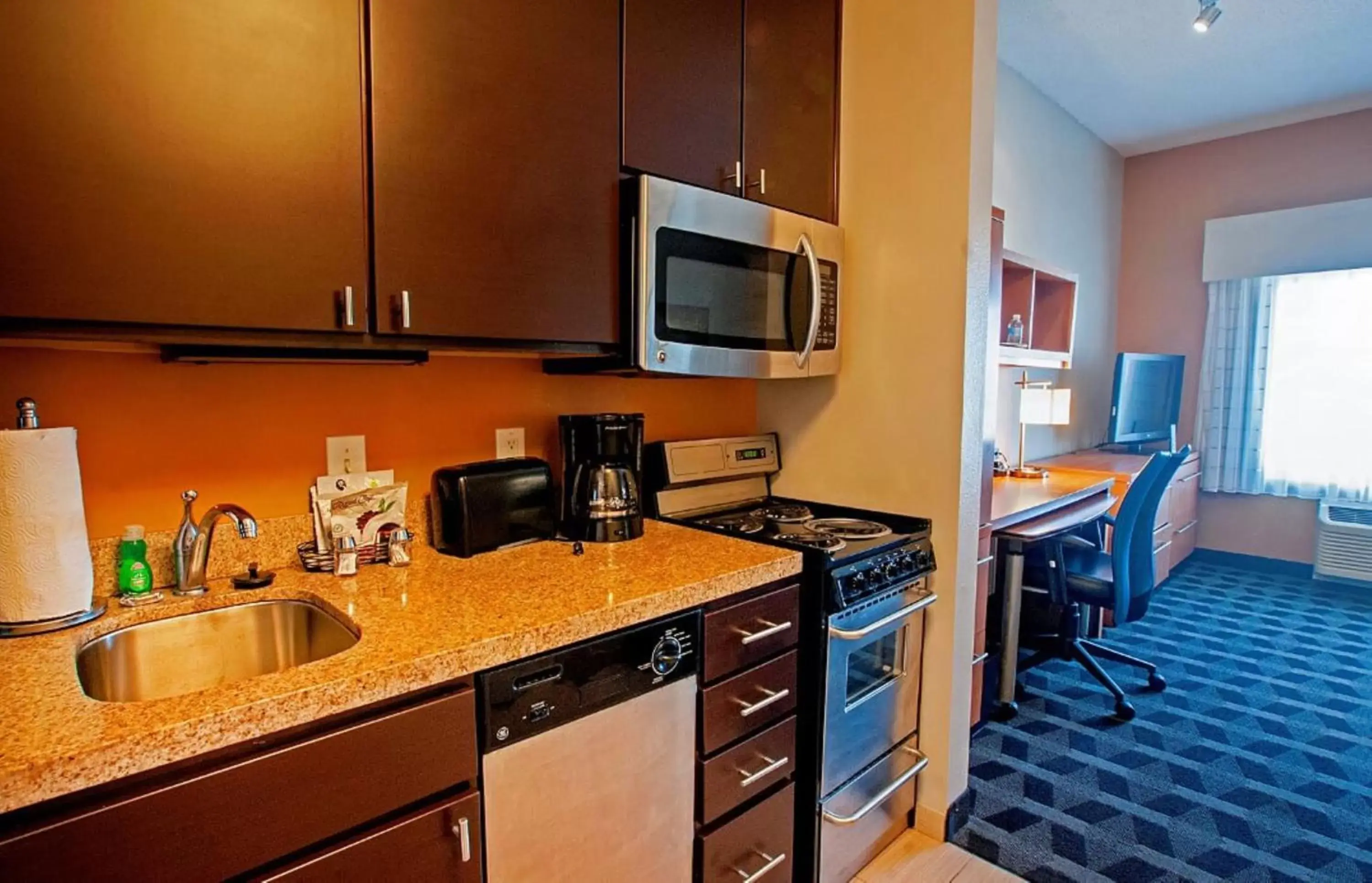 Kitchen or kitchenette, Kitchen/Kitchenette in TownePlace Suites by Marriott Baton Rouge Gonzales