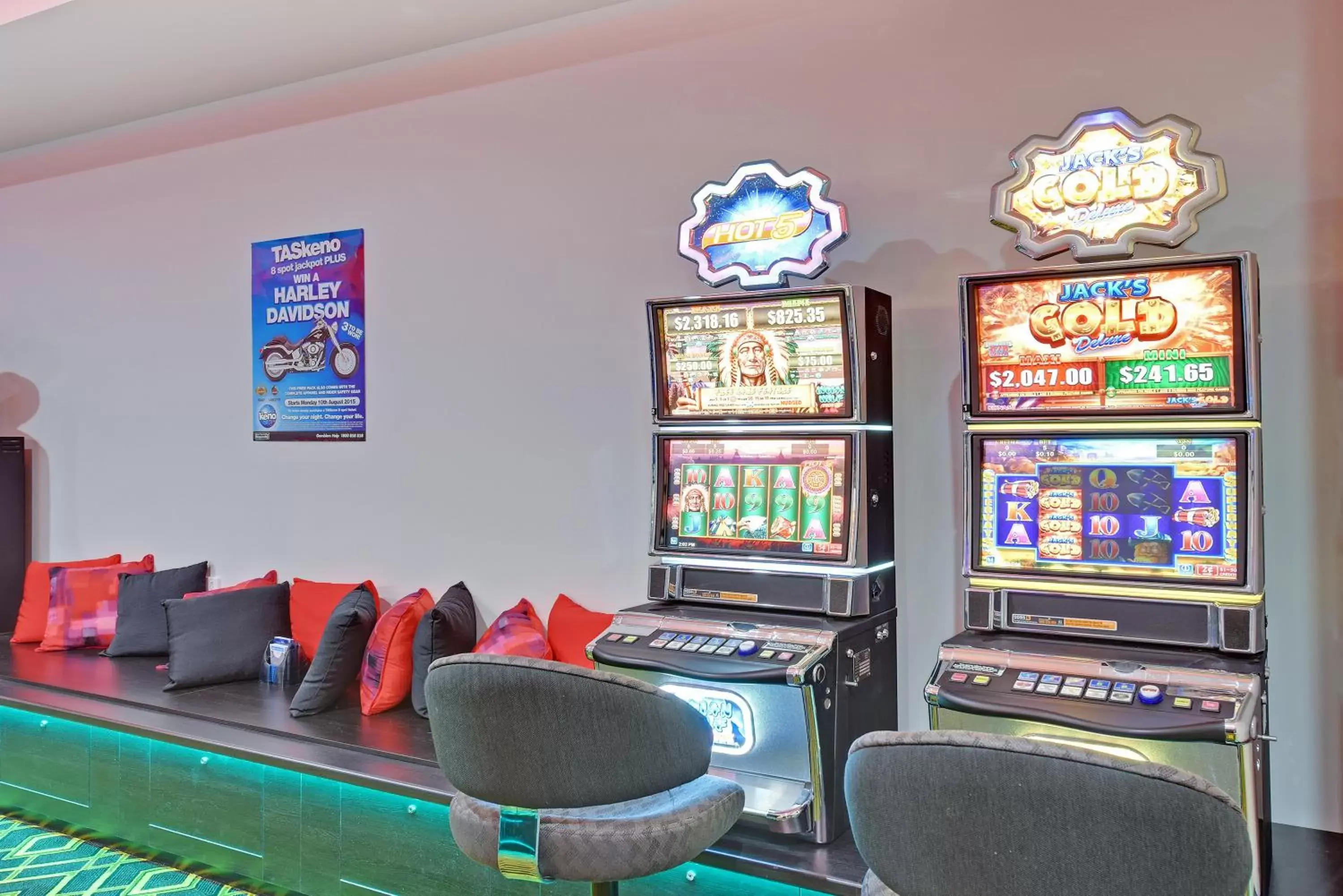 Food, Casino in Burnie Central Townhouse Hotel