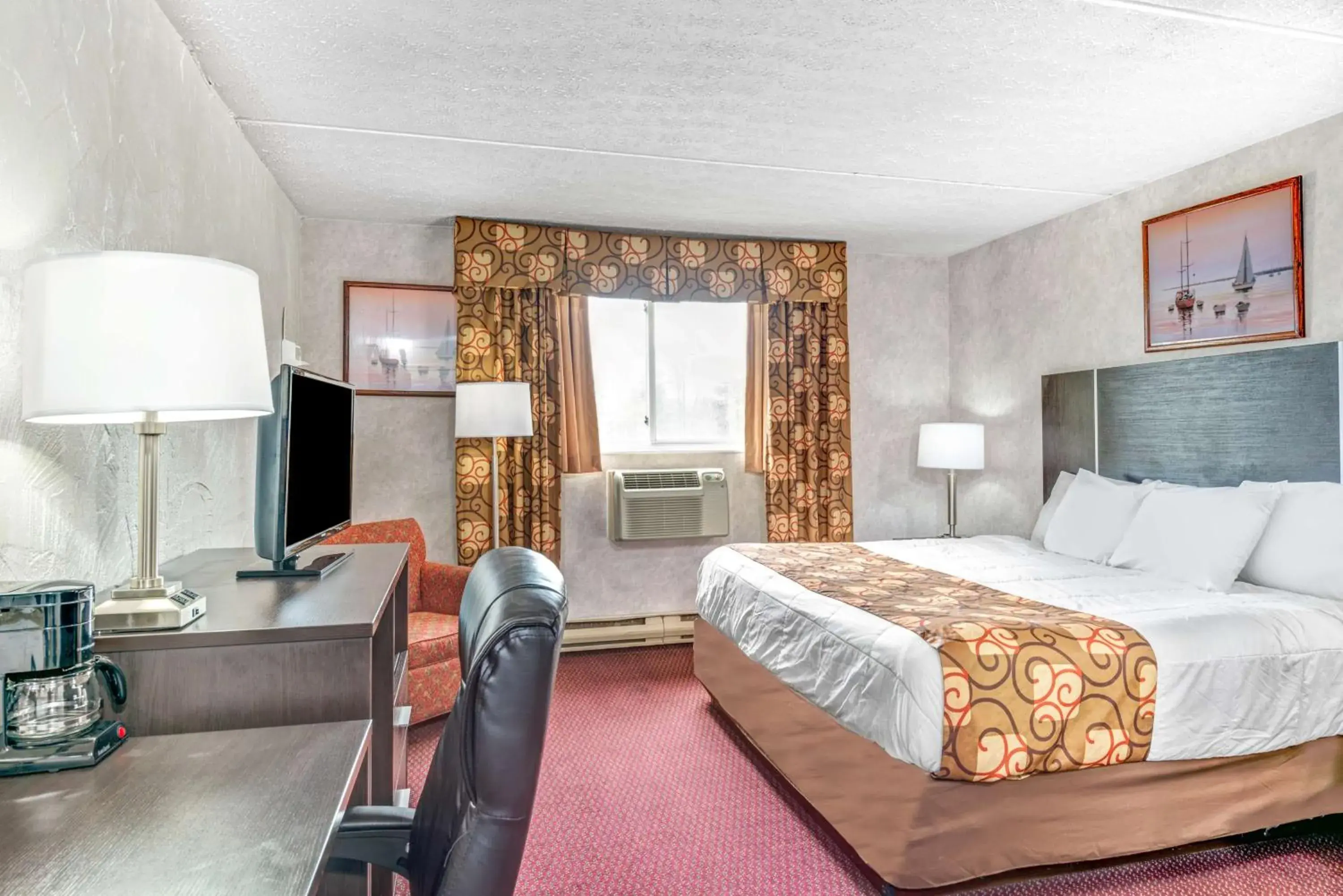 King Room - Disability Access/Non-Smoking in Days Inn by Wyndham Airport/Maine Mall