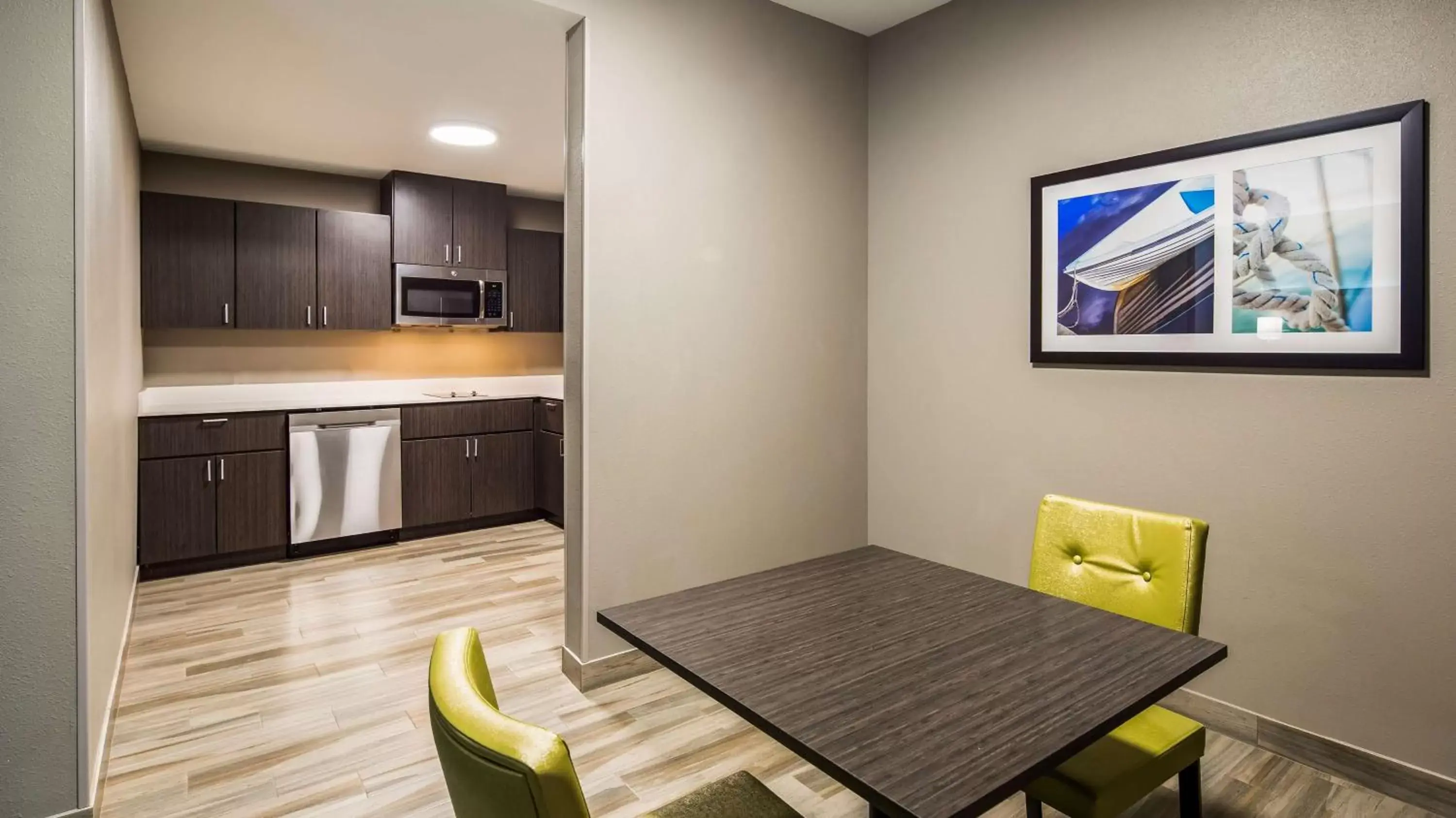 Photo of the whole room, Dining Area in Best Western Plus Pasadena Inn & Suites Photo of the whole room, Dining Area in Best Western Plus Pasadena Inn & Suites