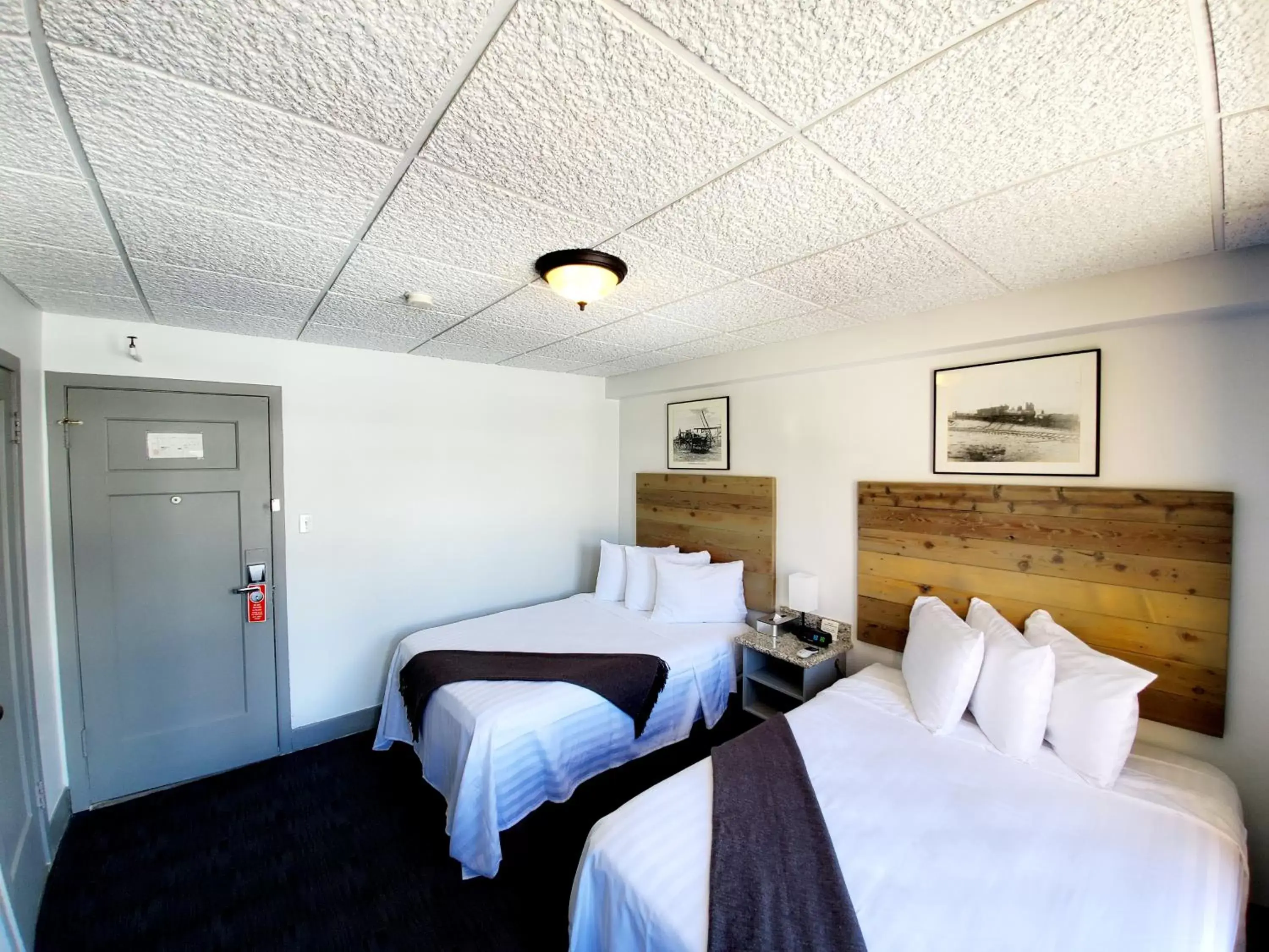 Bedroom, Bed in Hotel Nevada & Gambling Hall