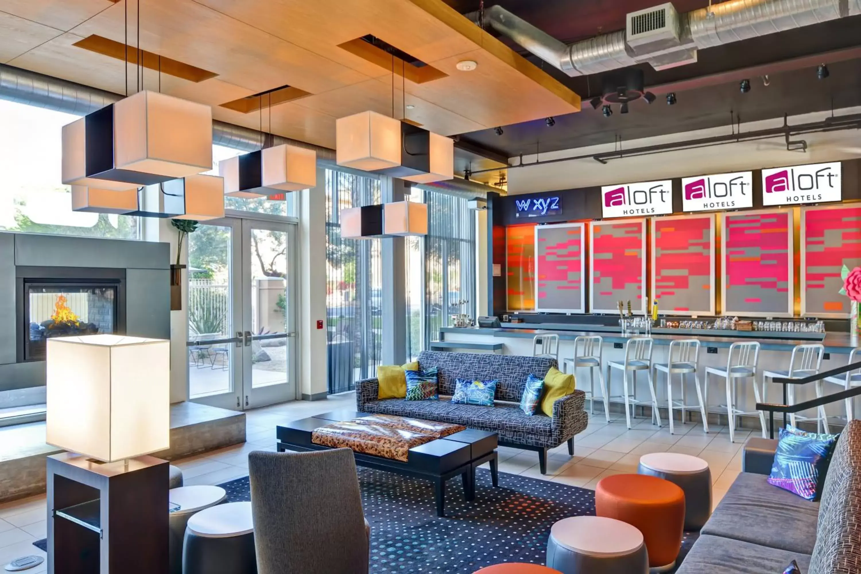 Restaurant/places to eat in Aloft Phoenix Airport