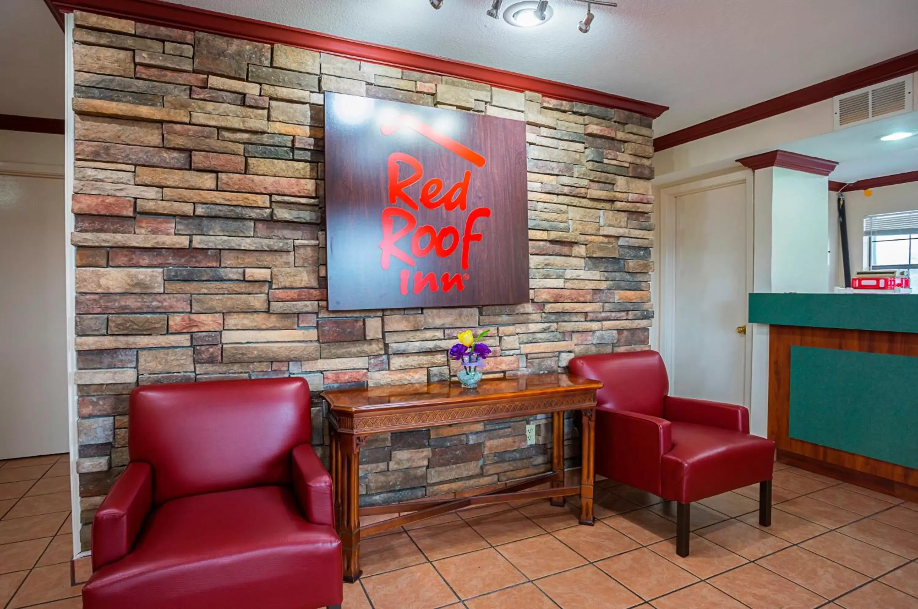 Lobby or reception, Lounge/Bar in Red Roof Inn West Memphis, AR