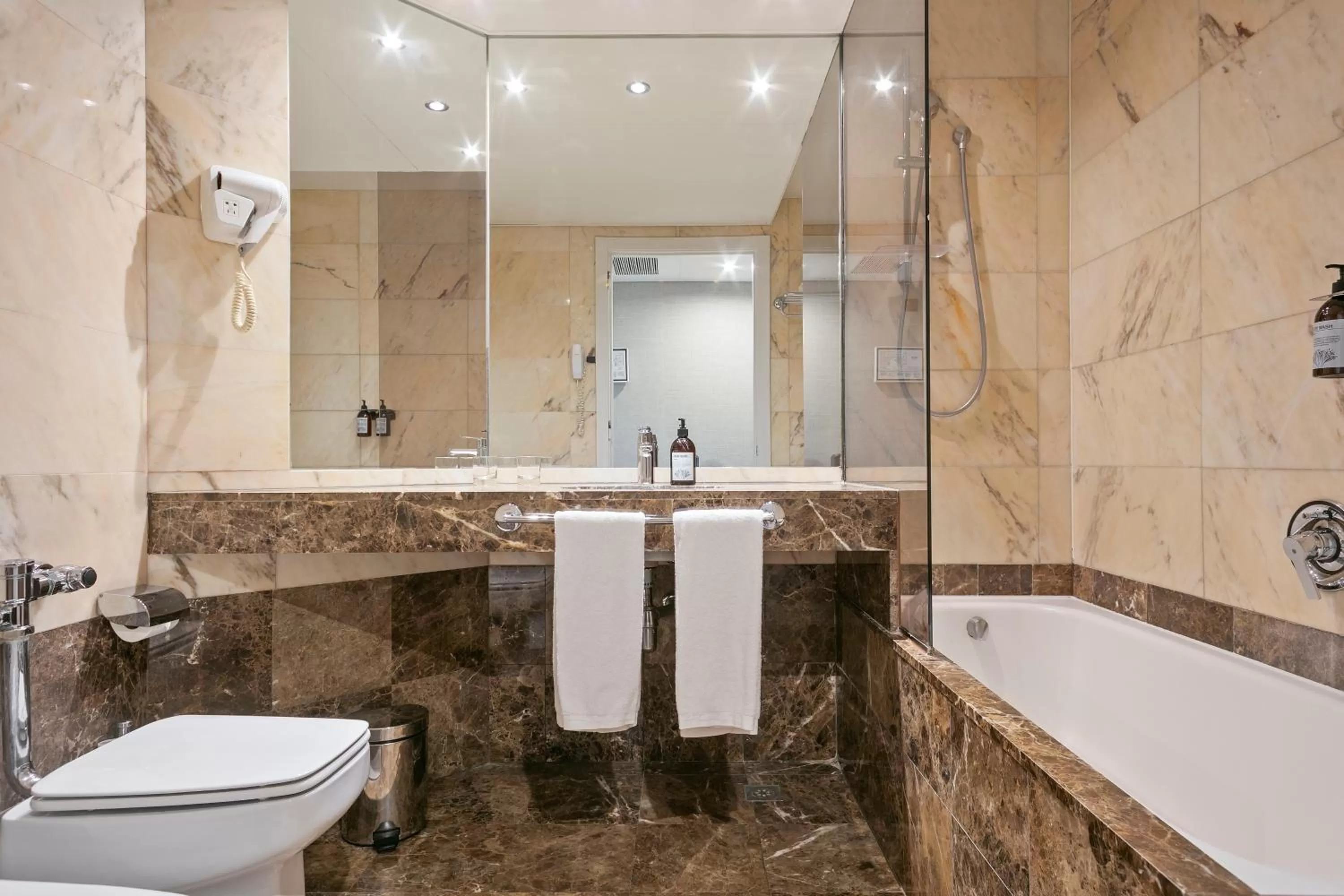 Toilet in Acta CITY47