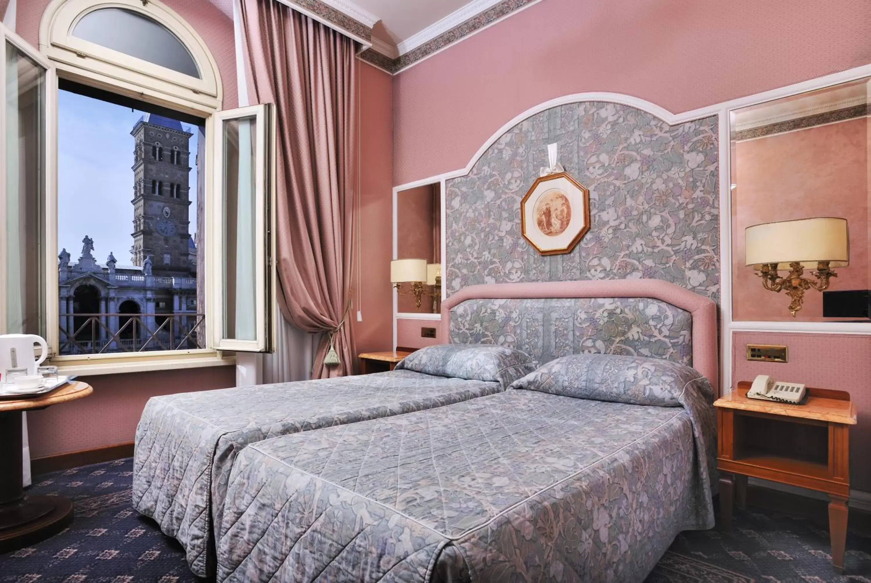Photo of the whole room, Bed in Hotel Mecenate Palace