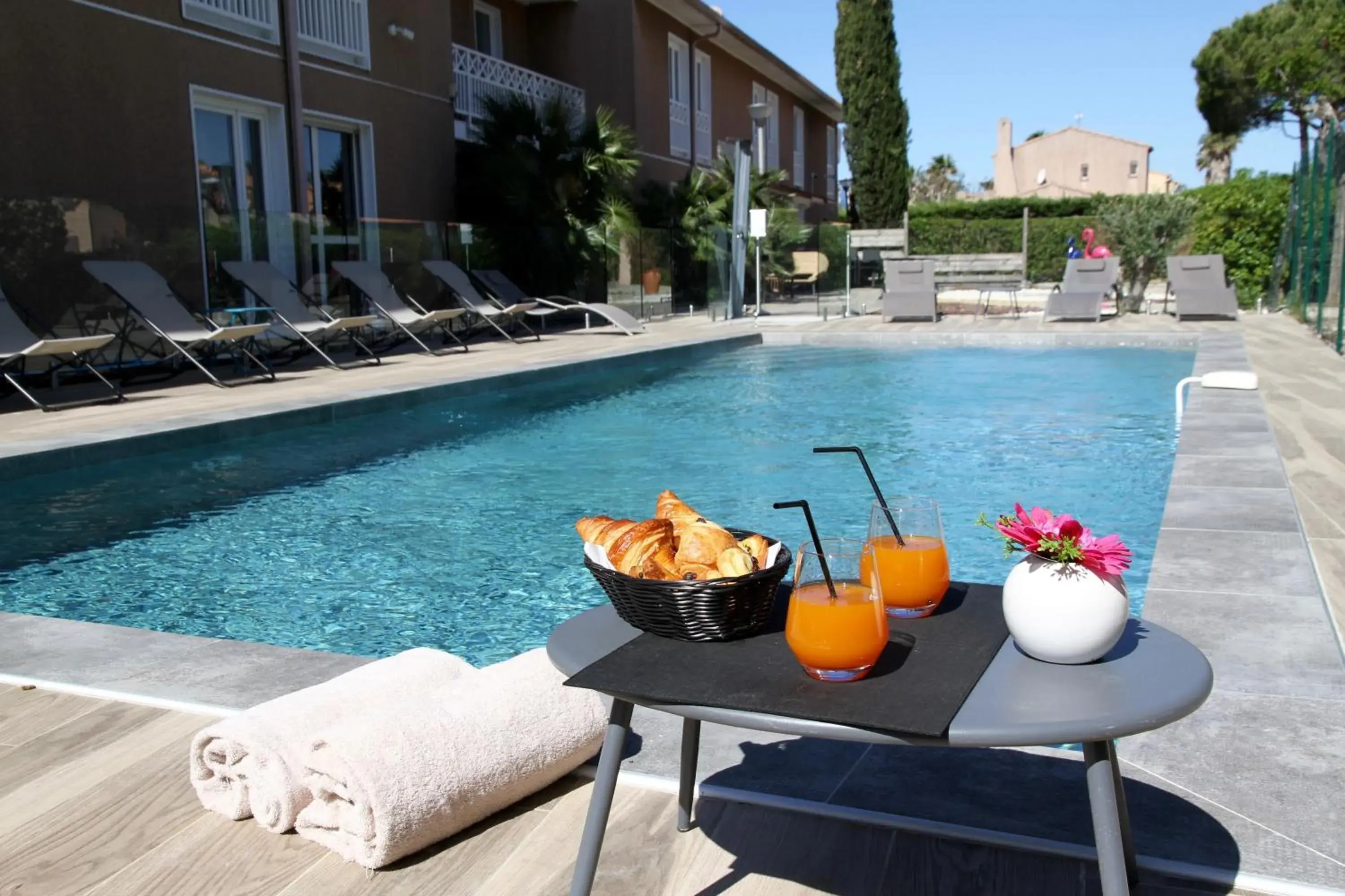 Swimming pool in Best Western Plus Hyeres Cote D'Azur