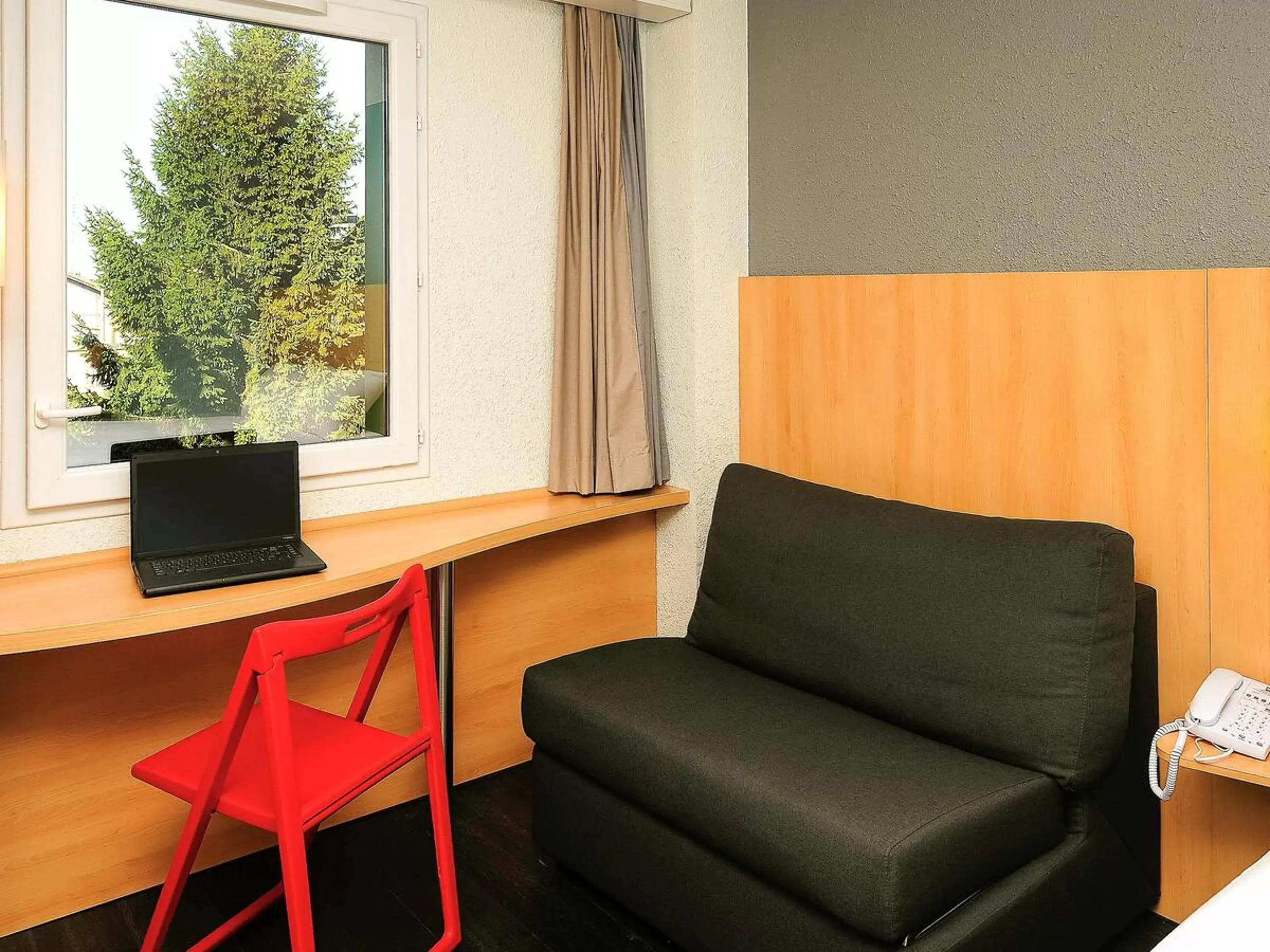 Photo of the whole room, Seating Area in ibis Lyon Est Beynost