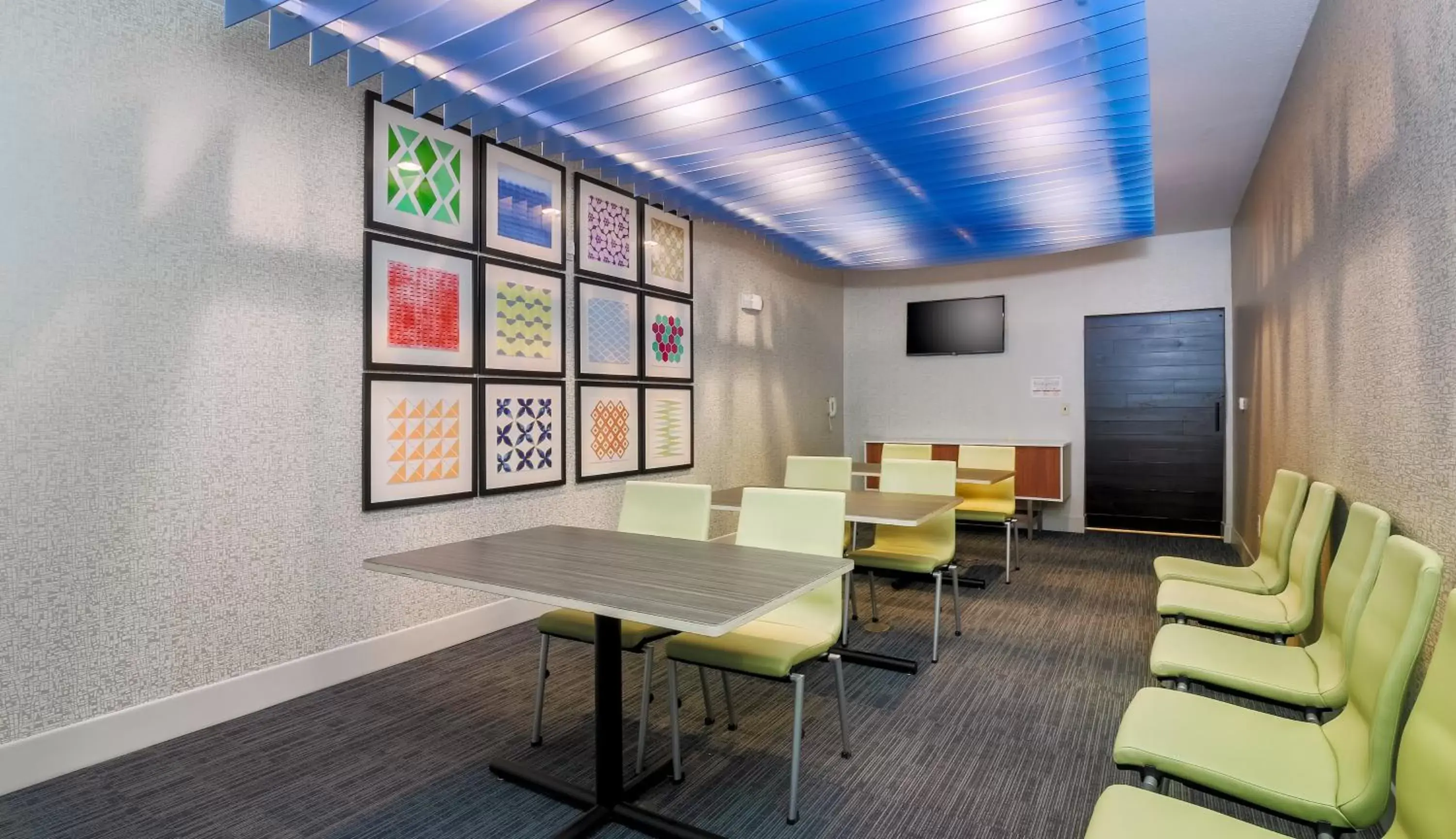 Meeting/conference room in Holiday Inn Express Las Vegas South, an IHG Hotel
