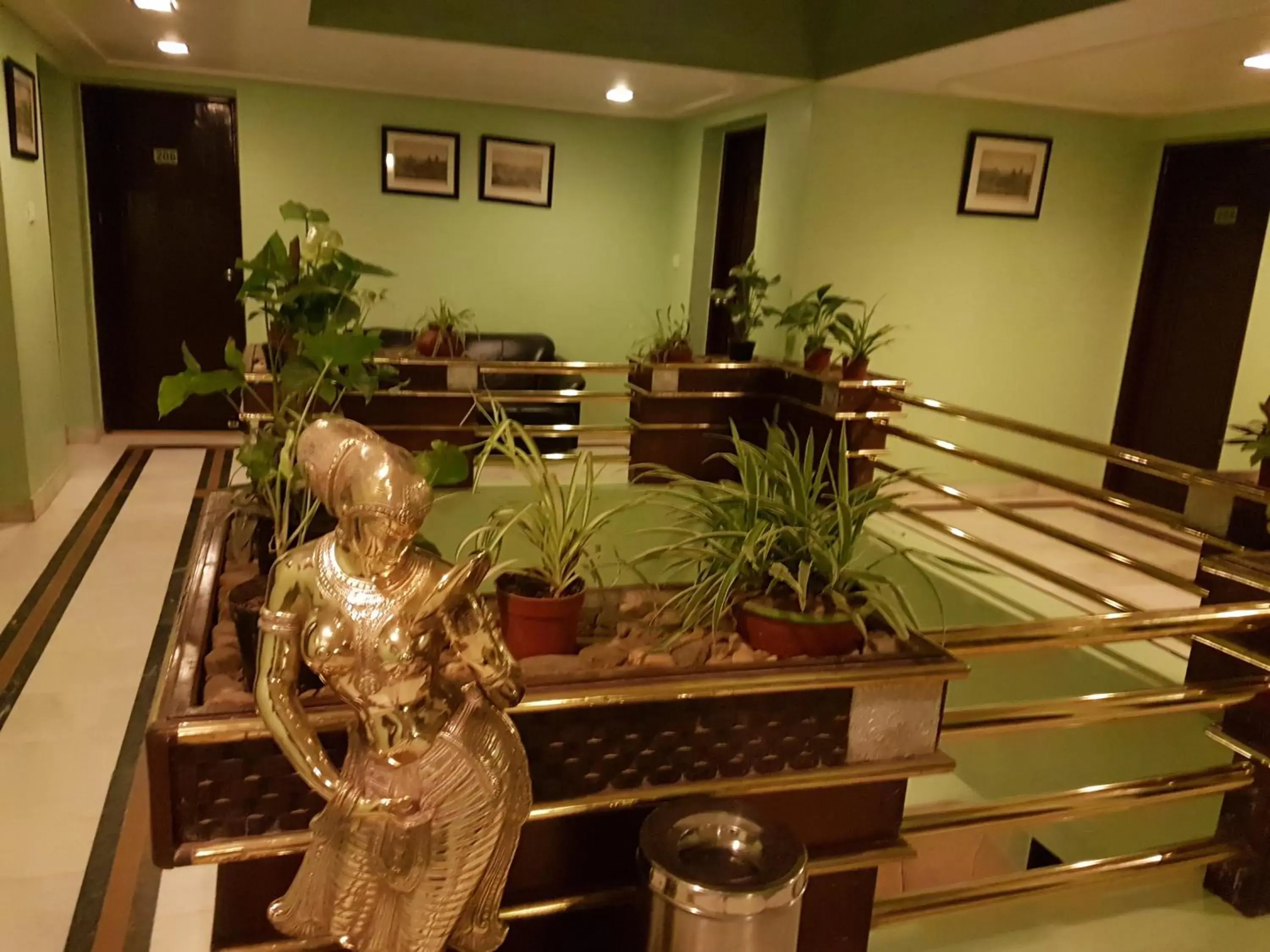 Restaurant/Places to Eat in Chacha Inn - The Garden Retreat