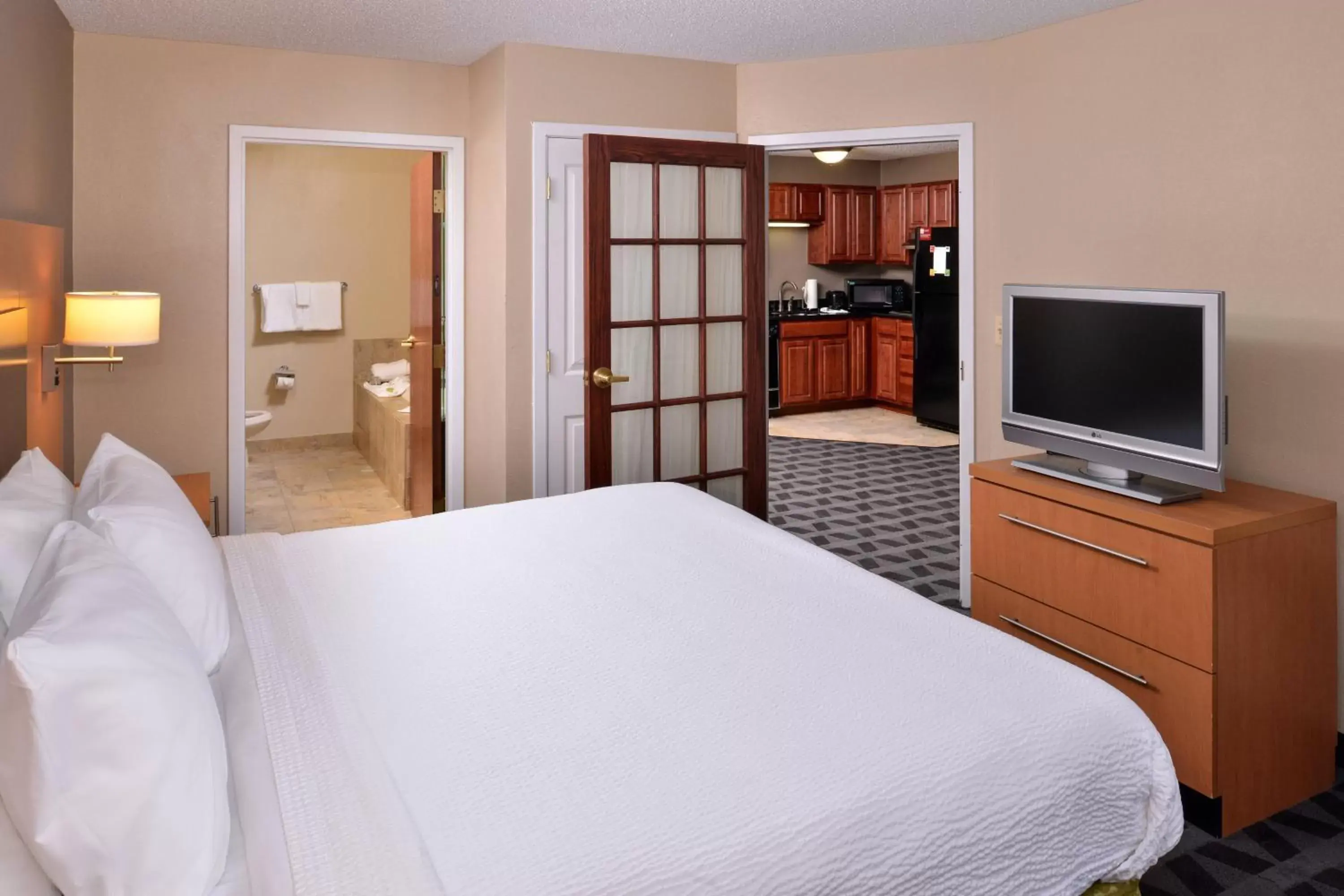 Bedroom, Bed in TownePlace Suites Detroit Warren