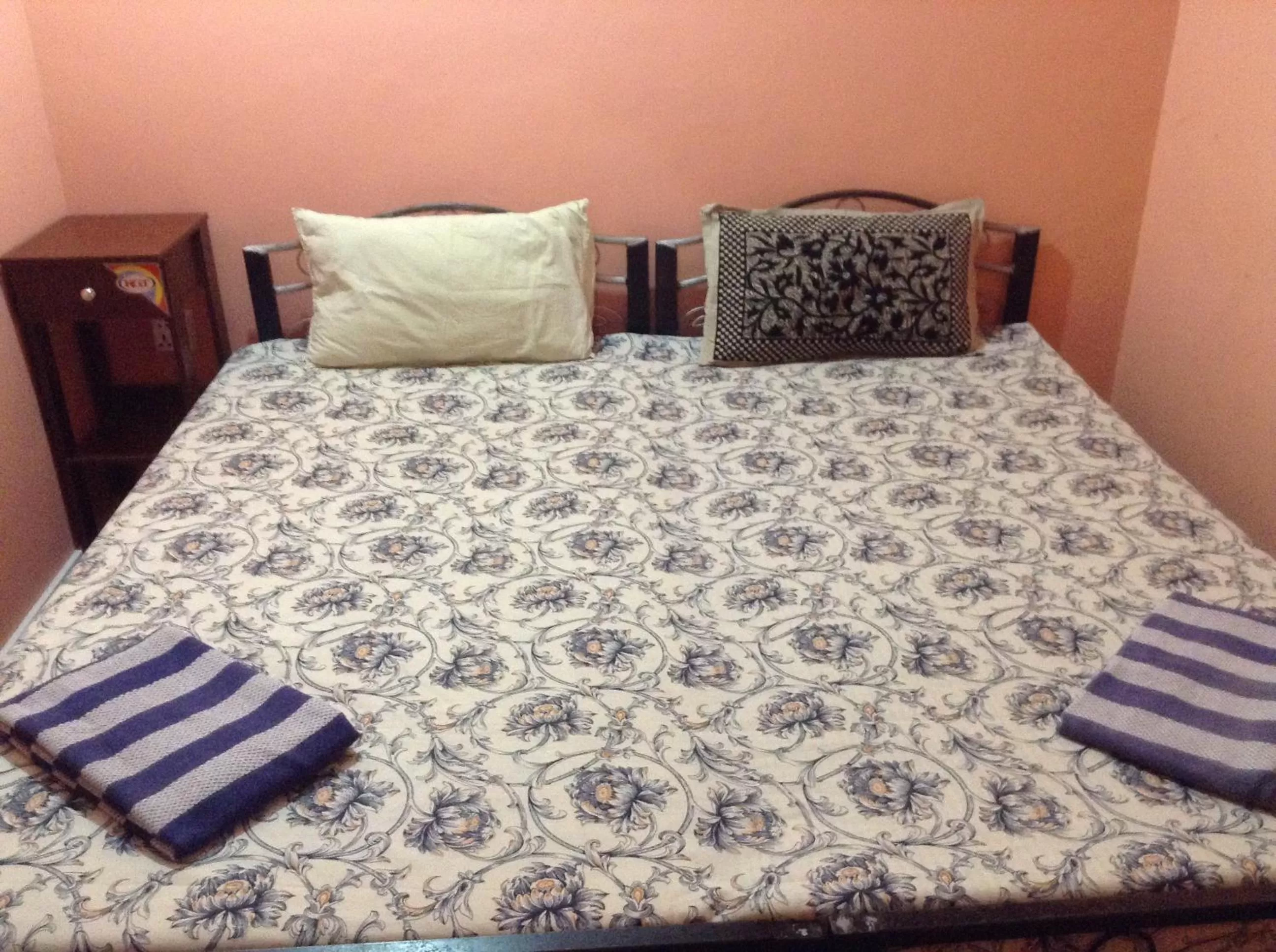 Bed in Sunshine Hotel