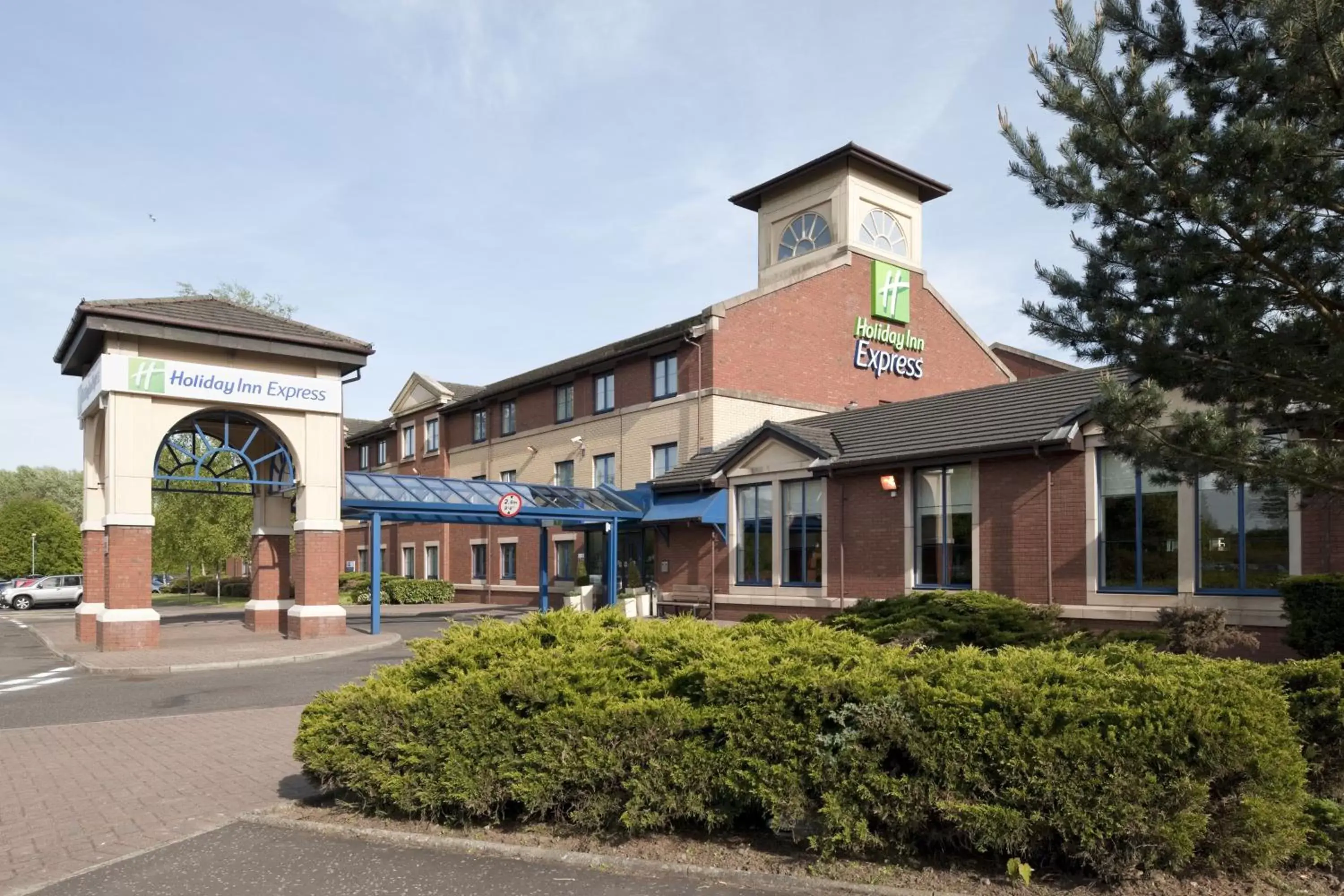 Property Building in Holiday Inn Express Strathclyde Park M74, Jct 5, an IHG Hotel