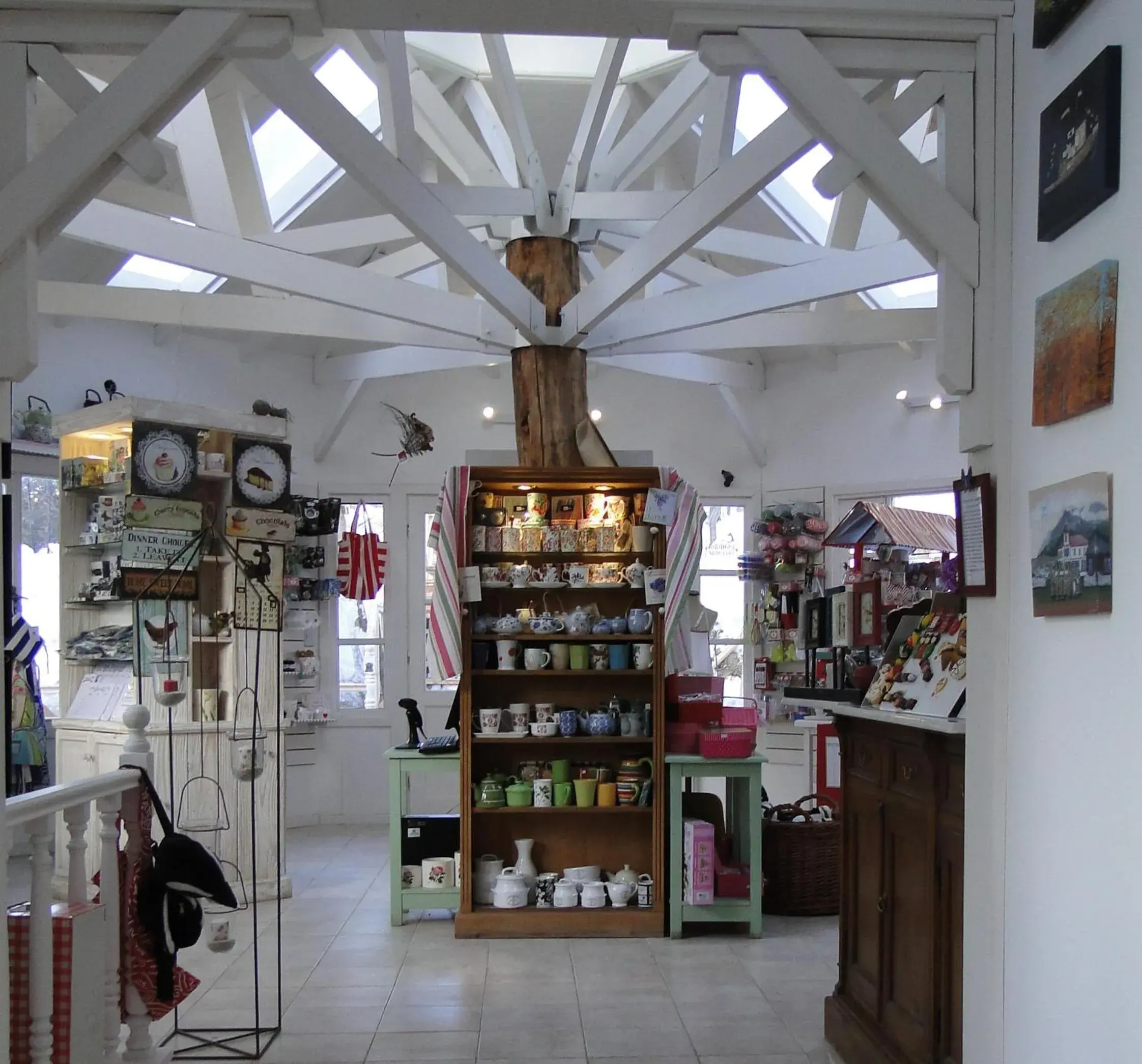 On-site shops in Cumbres Del Martial