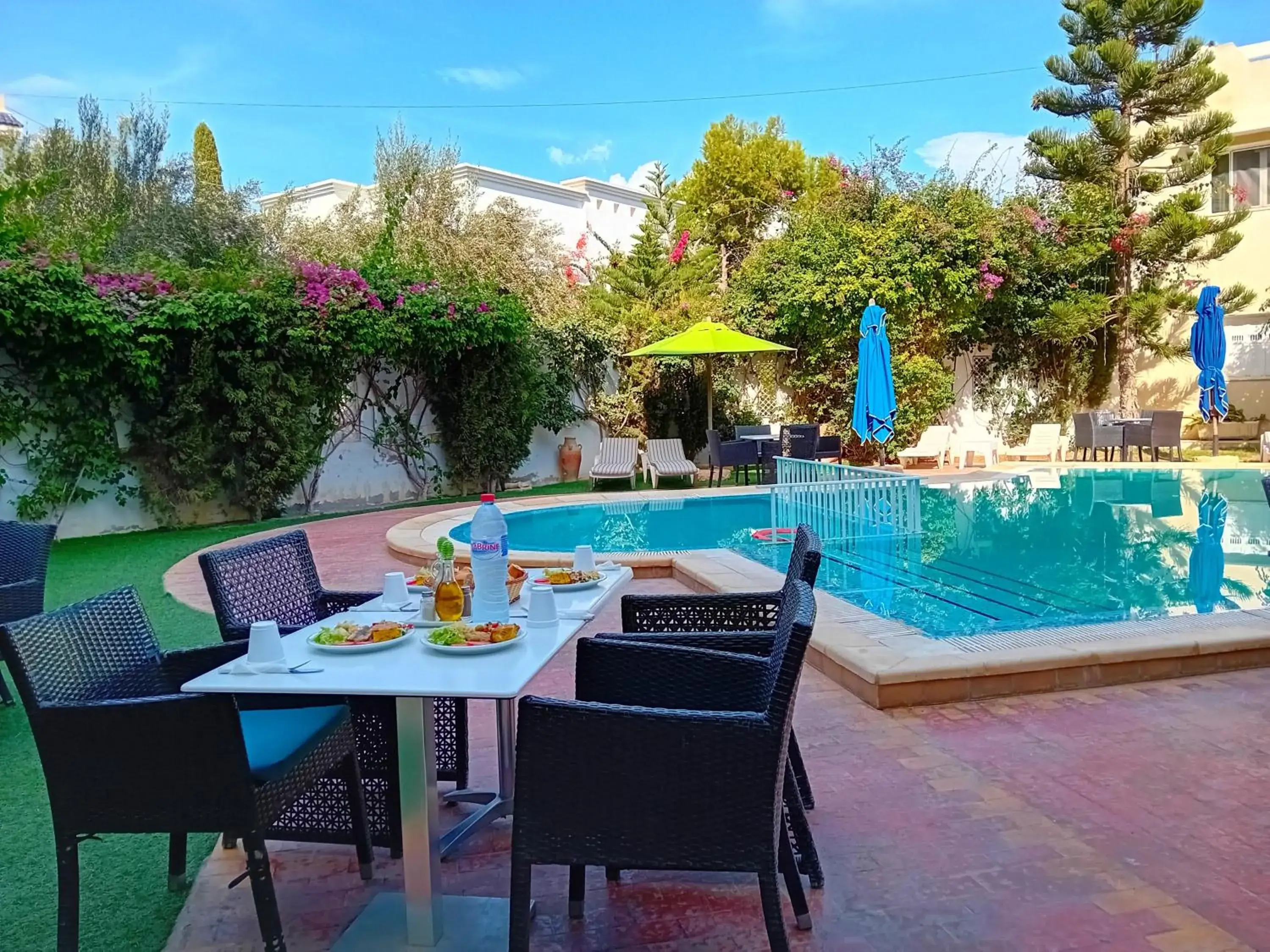 Swimming Pool in Hôtel Romane