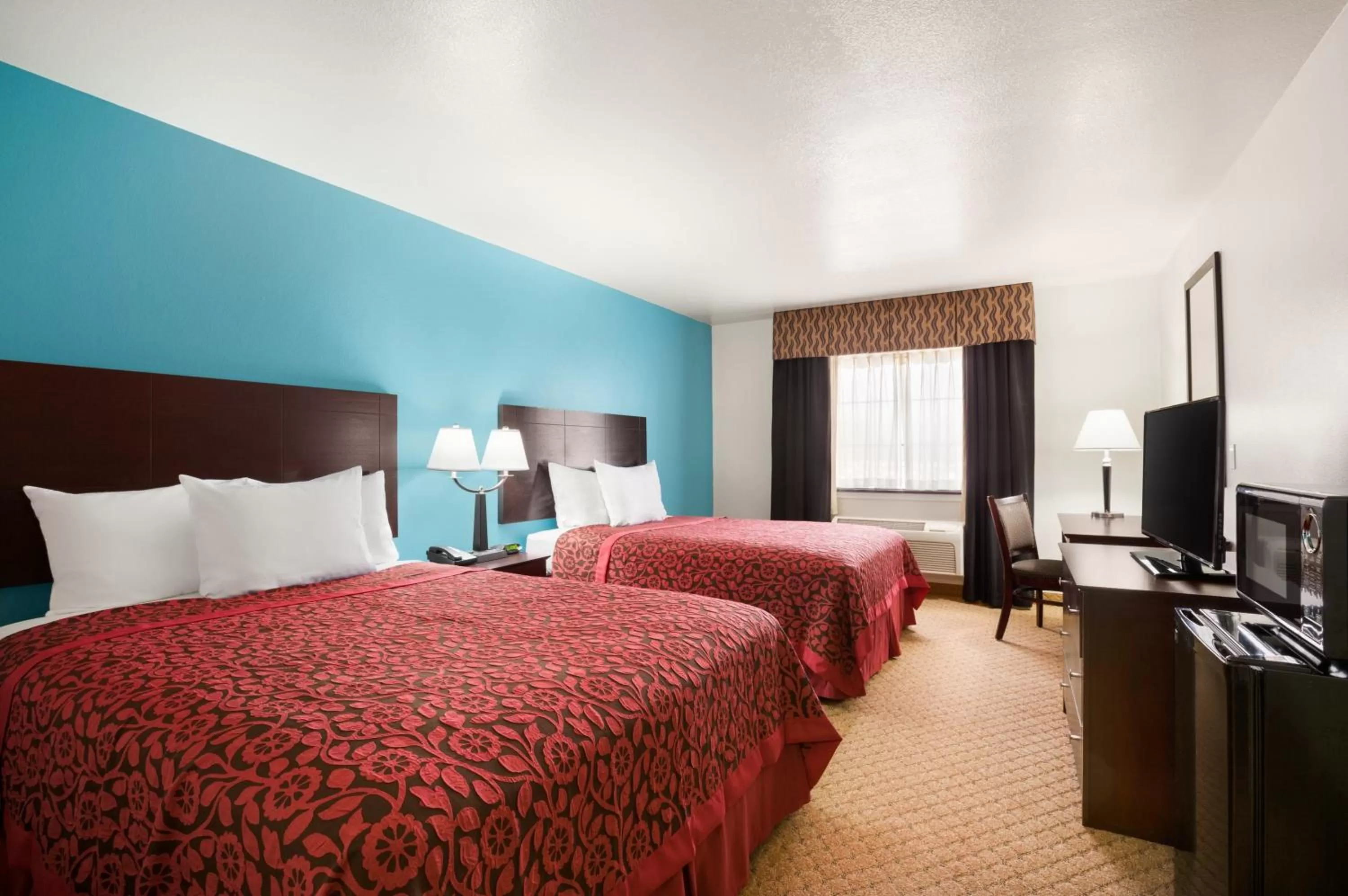 Photo of the whole room, Bed in Days Inn & Suites by Wyndham Conroe North