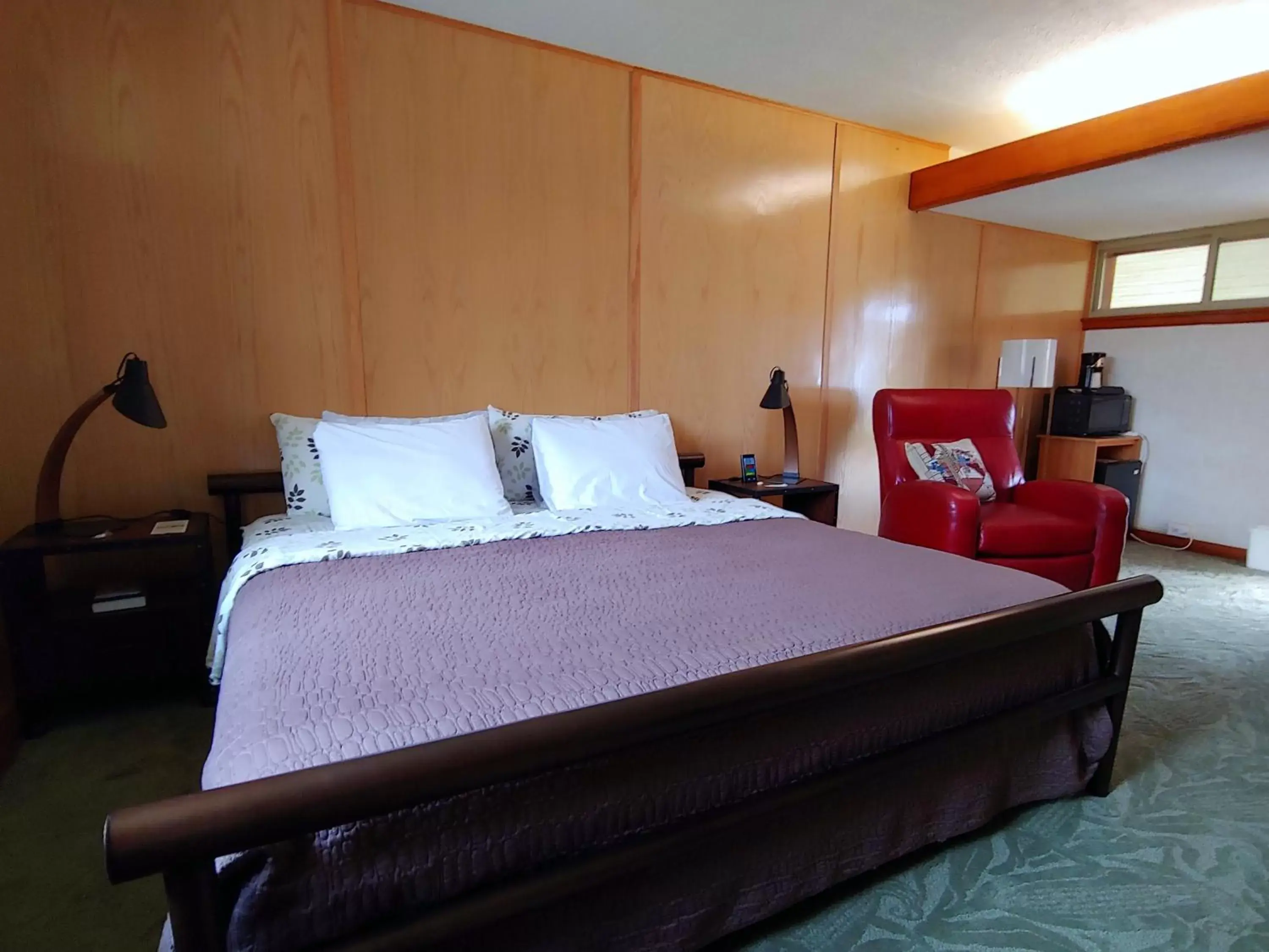 Decorative detail, Bed in The Usonian Inn LLC