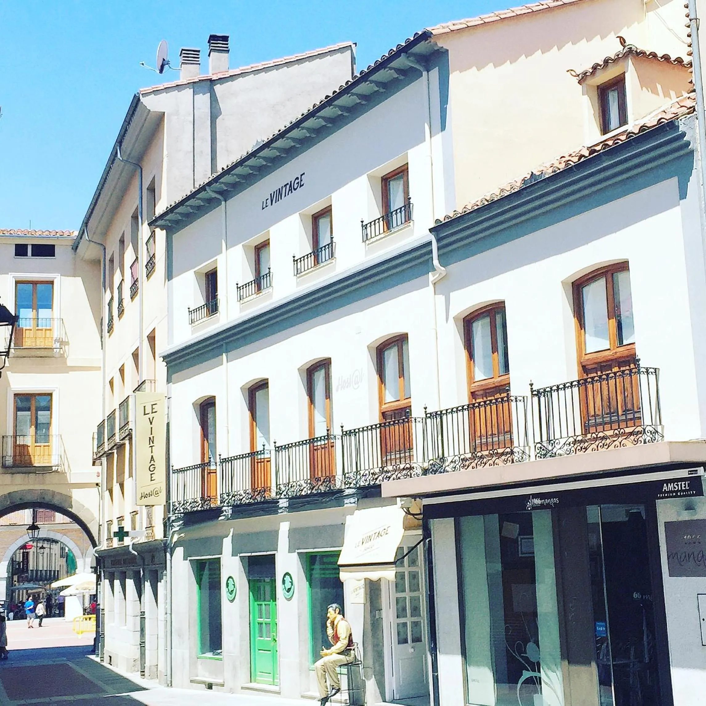 Facade/entrance in Le Vintage