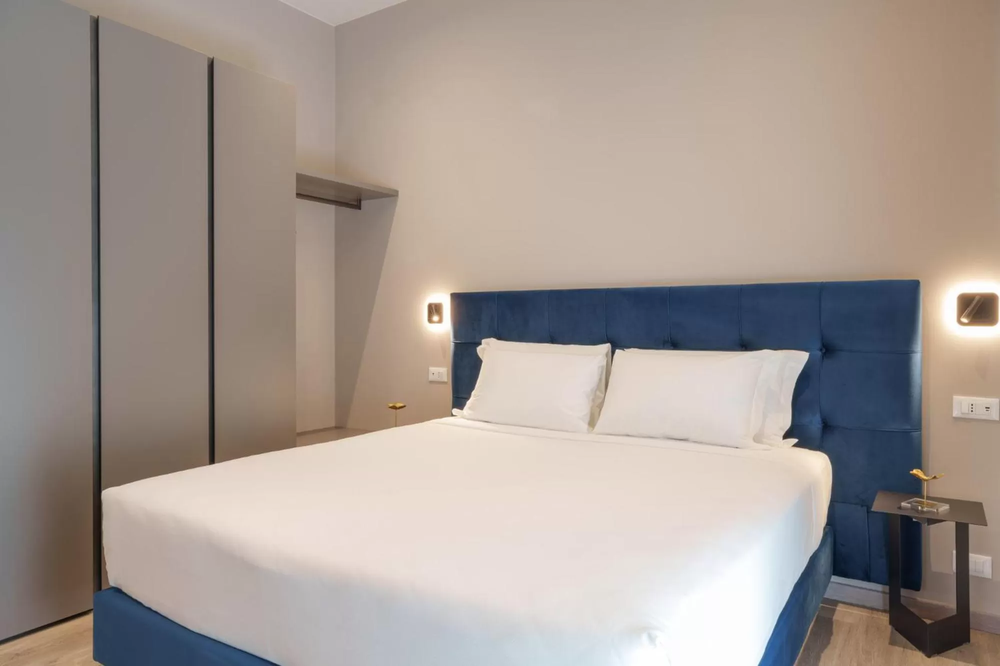 King Suite with Balcony in Vi Suites