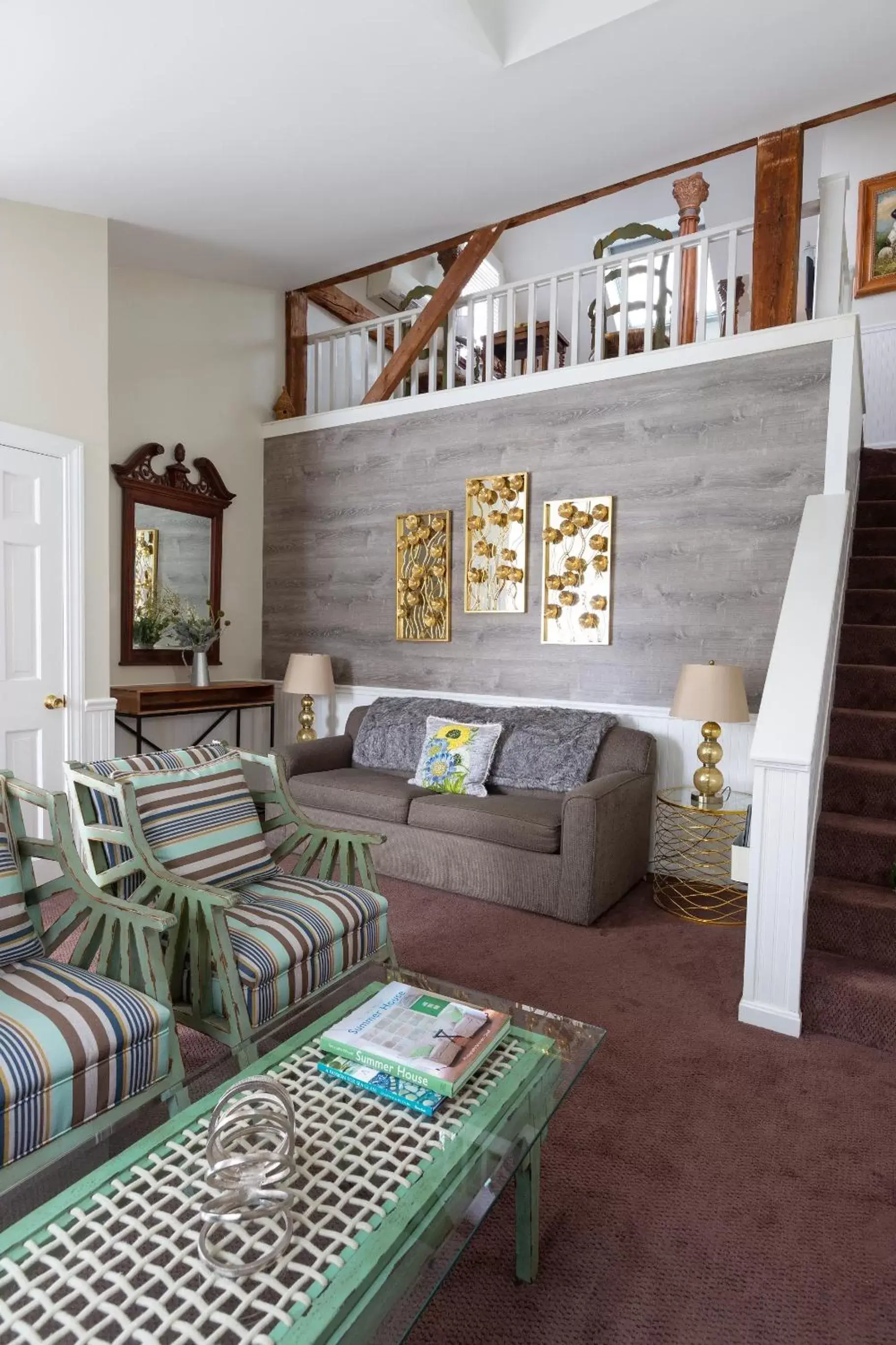 Photo of the whole room, Seating Area in Hartstone Inn & Hideaway