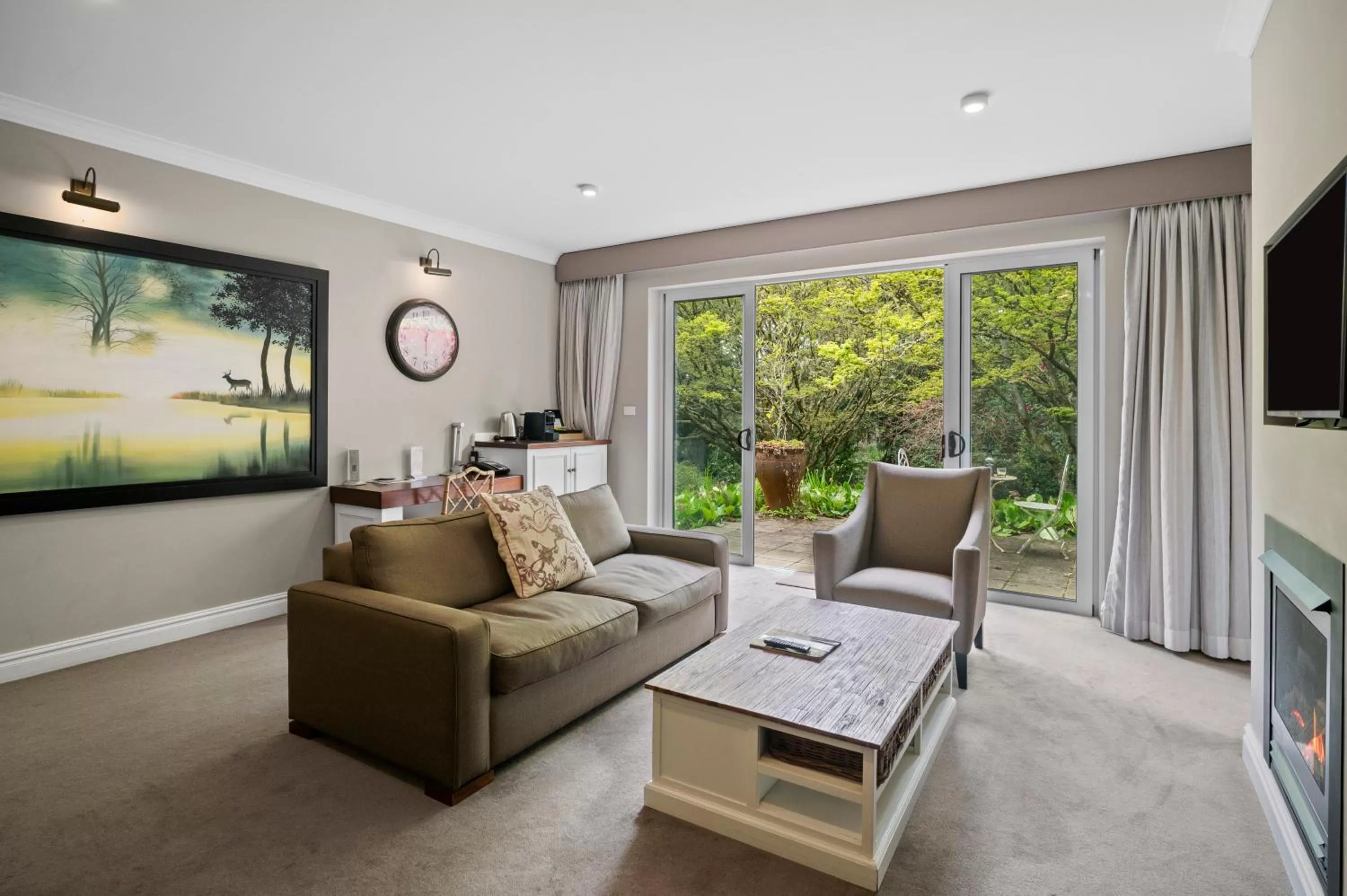 Patio in Parklands Country Gardens & Lodges Blue Mountains