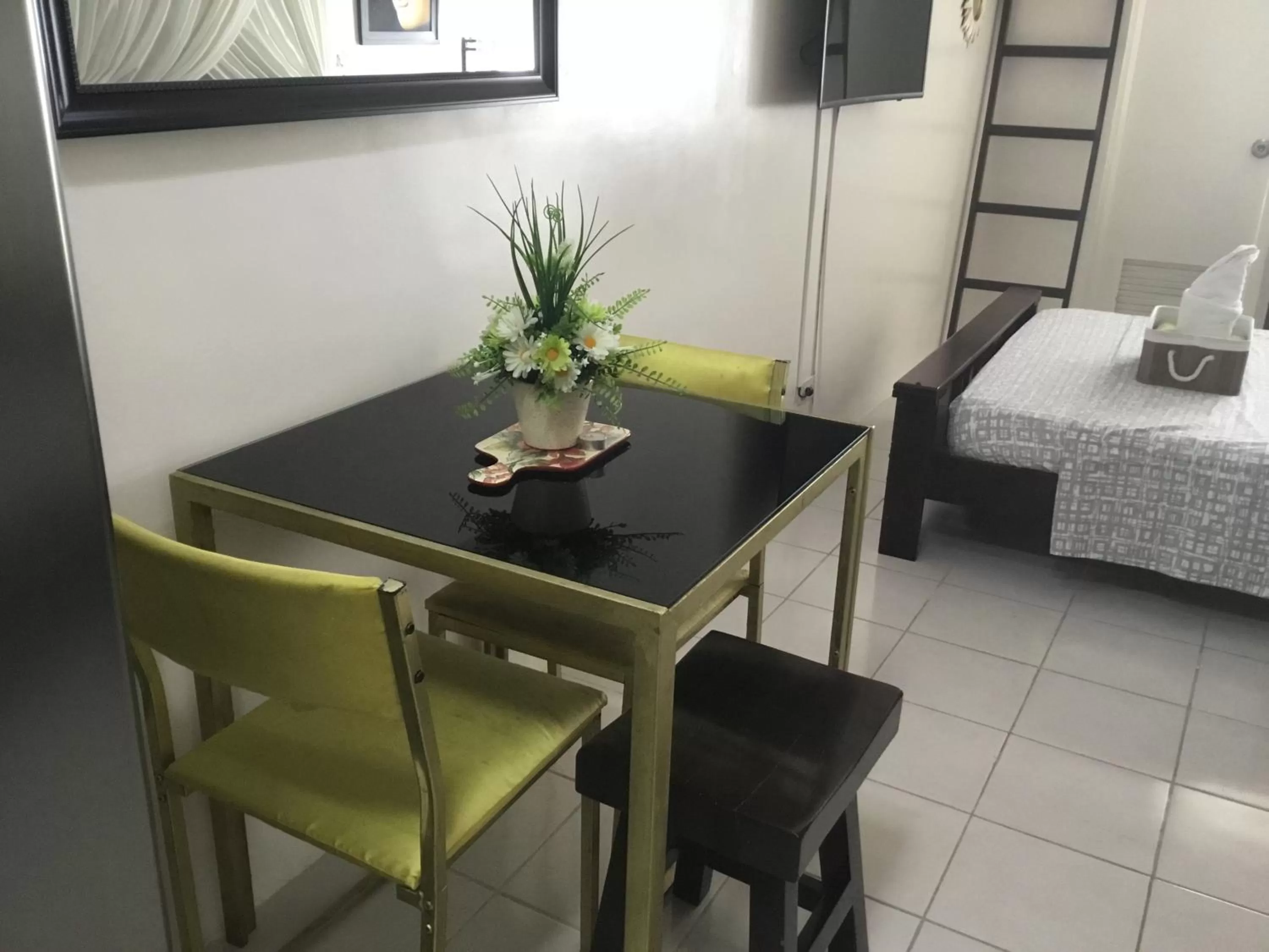 Bed in Condo with Free Swimming Pool & Viewing Deck