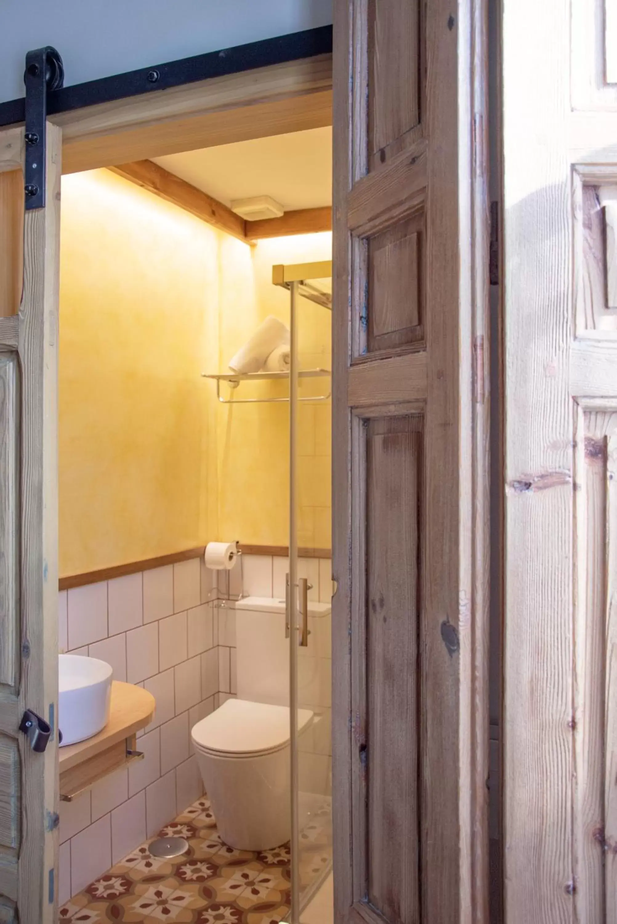 Shower, Bathroom in La Casa del Médico Hostería Rural