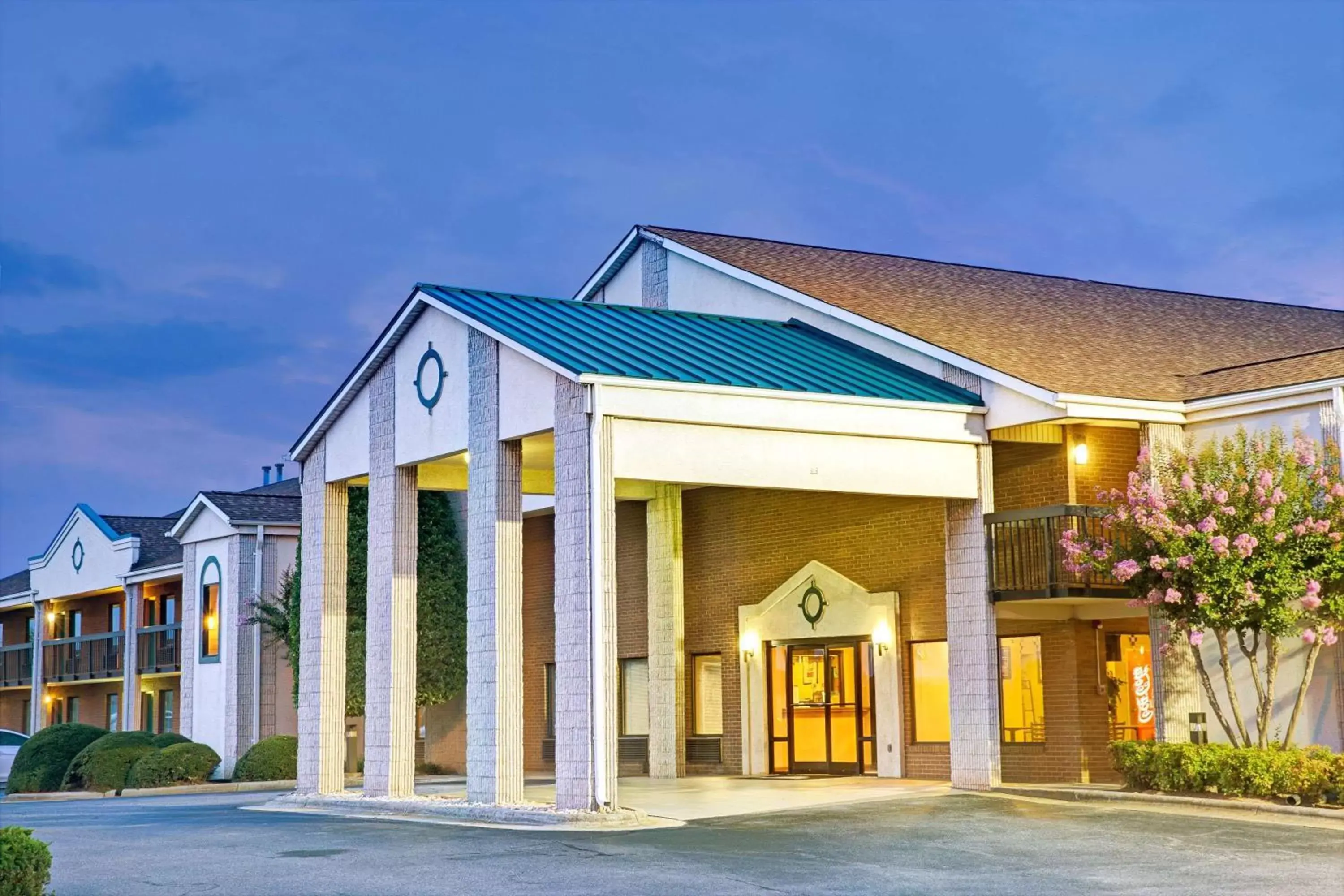 Property Building in Days Inn by Wyndham Mooresville Lake Norman