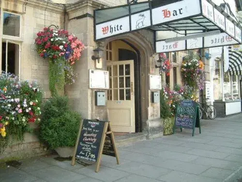 Facade/entrance in White Hart Hotel