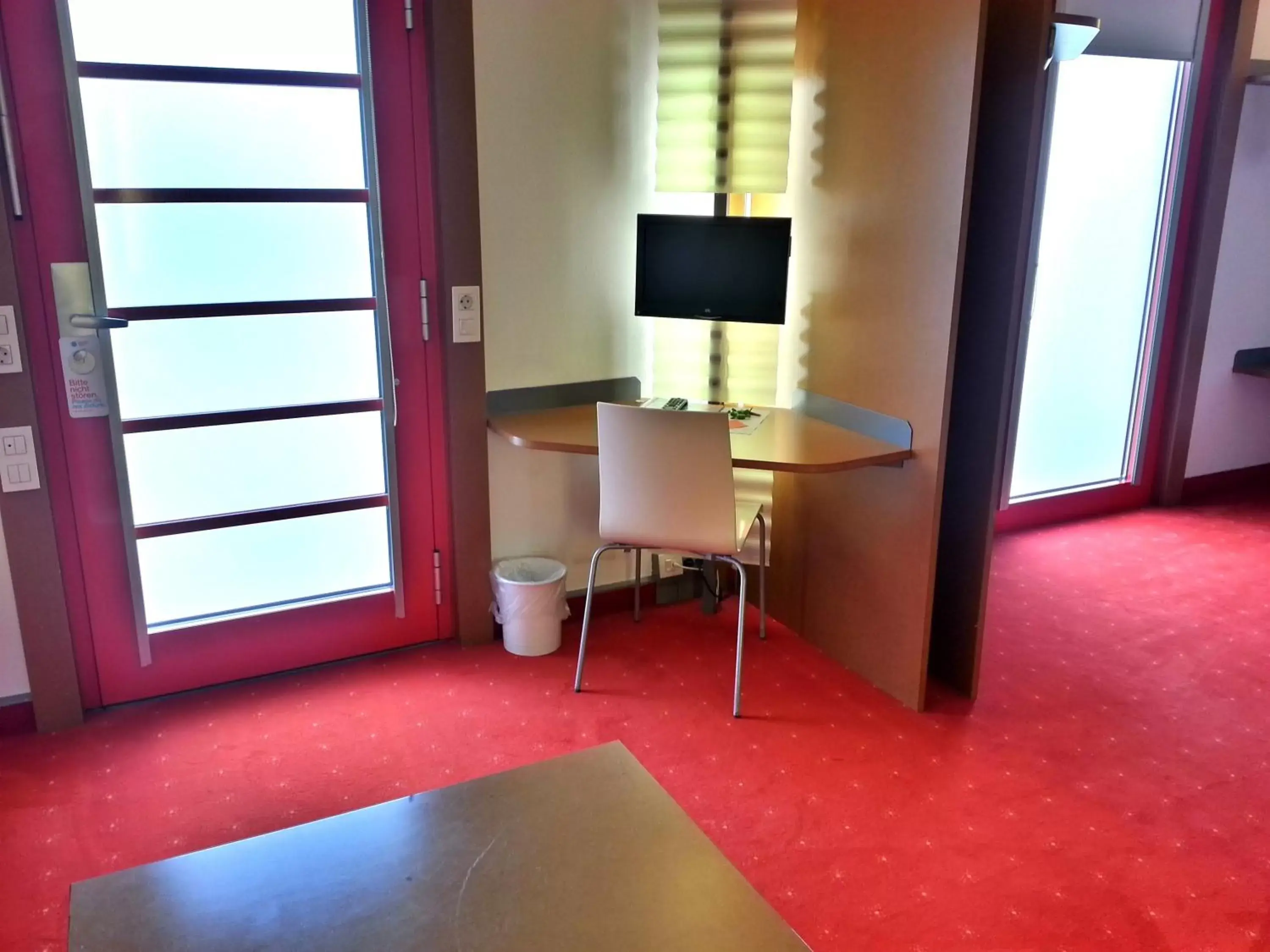 Day, TV/Entertainment Center in Orange Wings Krems