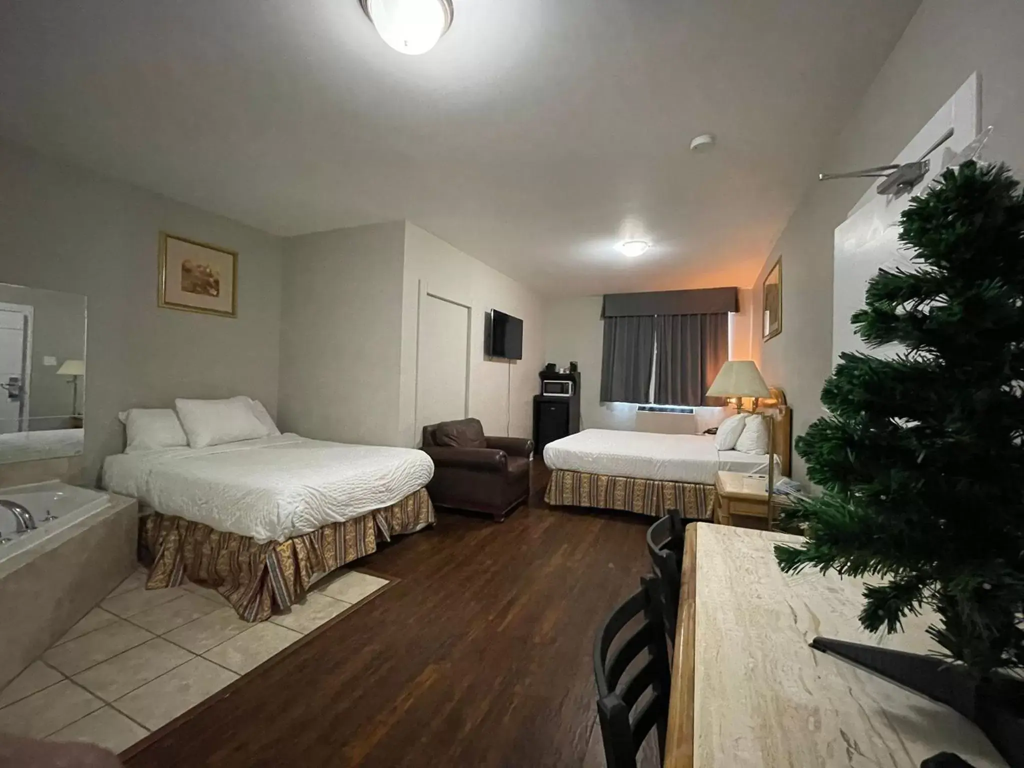 Bedroom, Bed in Travelodge by Wyndham London Ontario