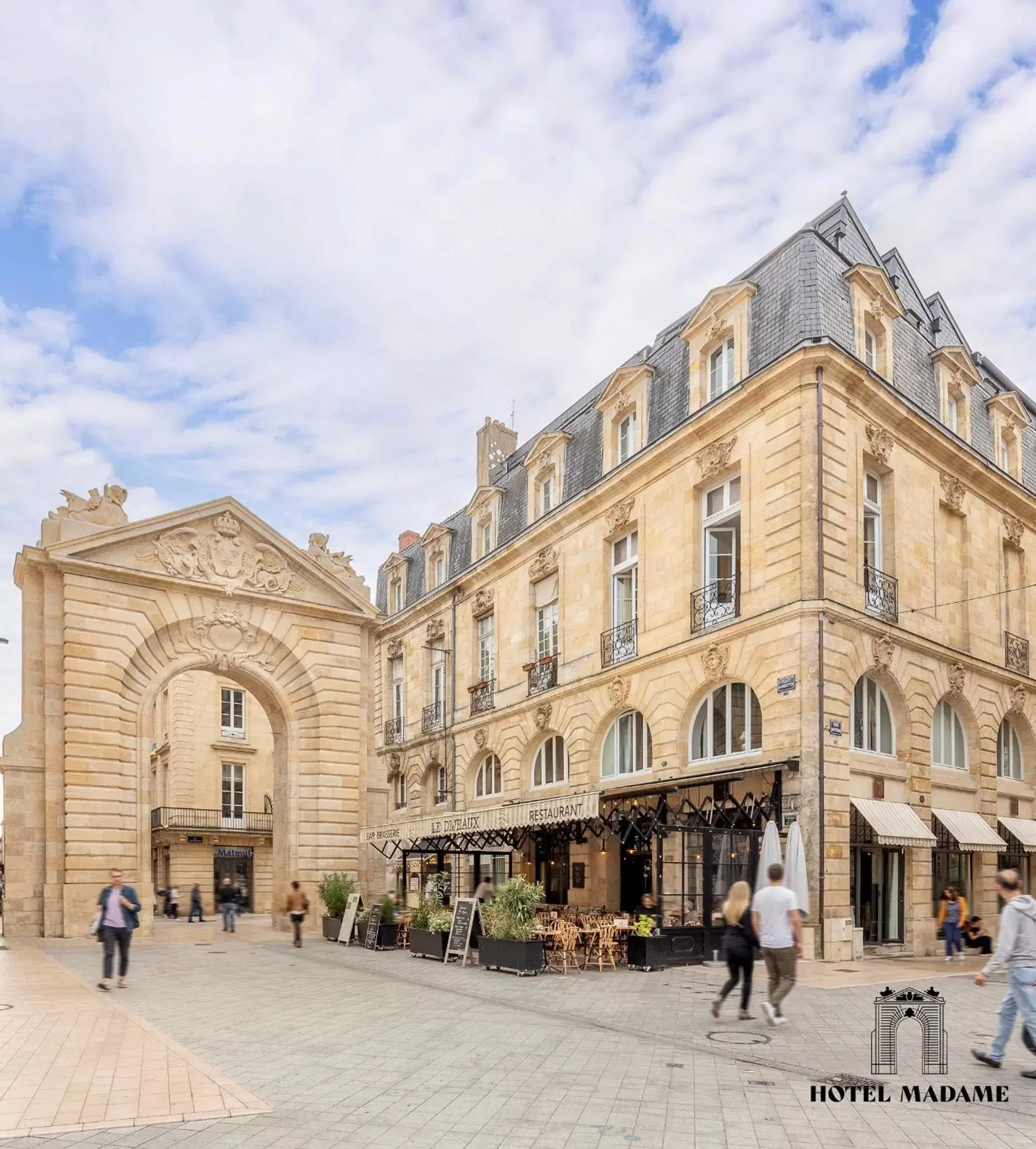 Property Building in Hôtel Madame