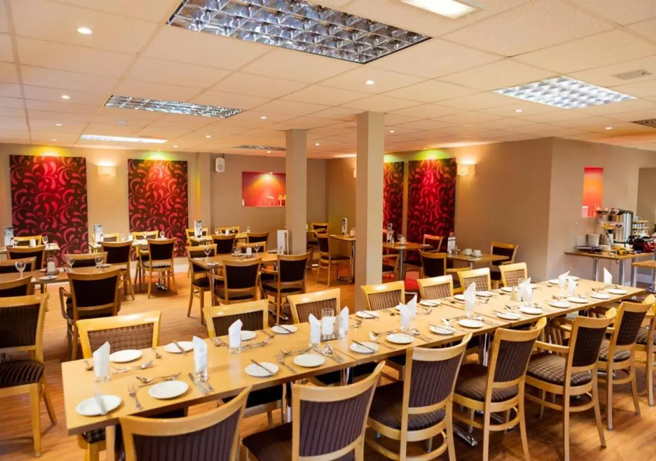 Restaurant/Places to Eat in King Charles Hotel