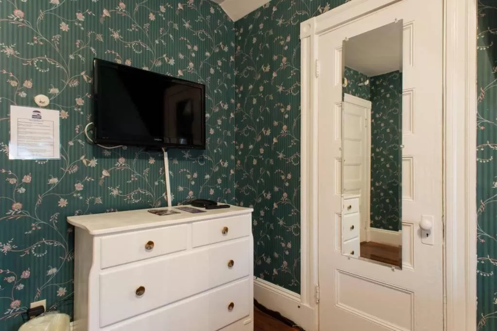 The Coolidge Corner Guest House: A Brookline Bed and Breakfast