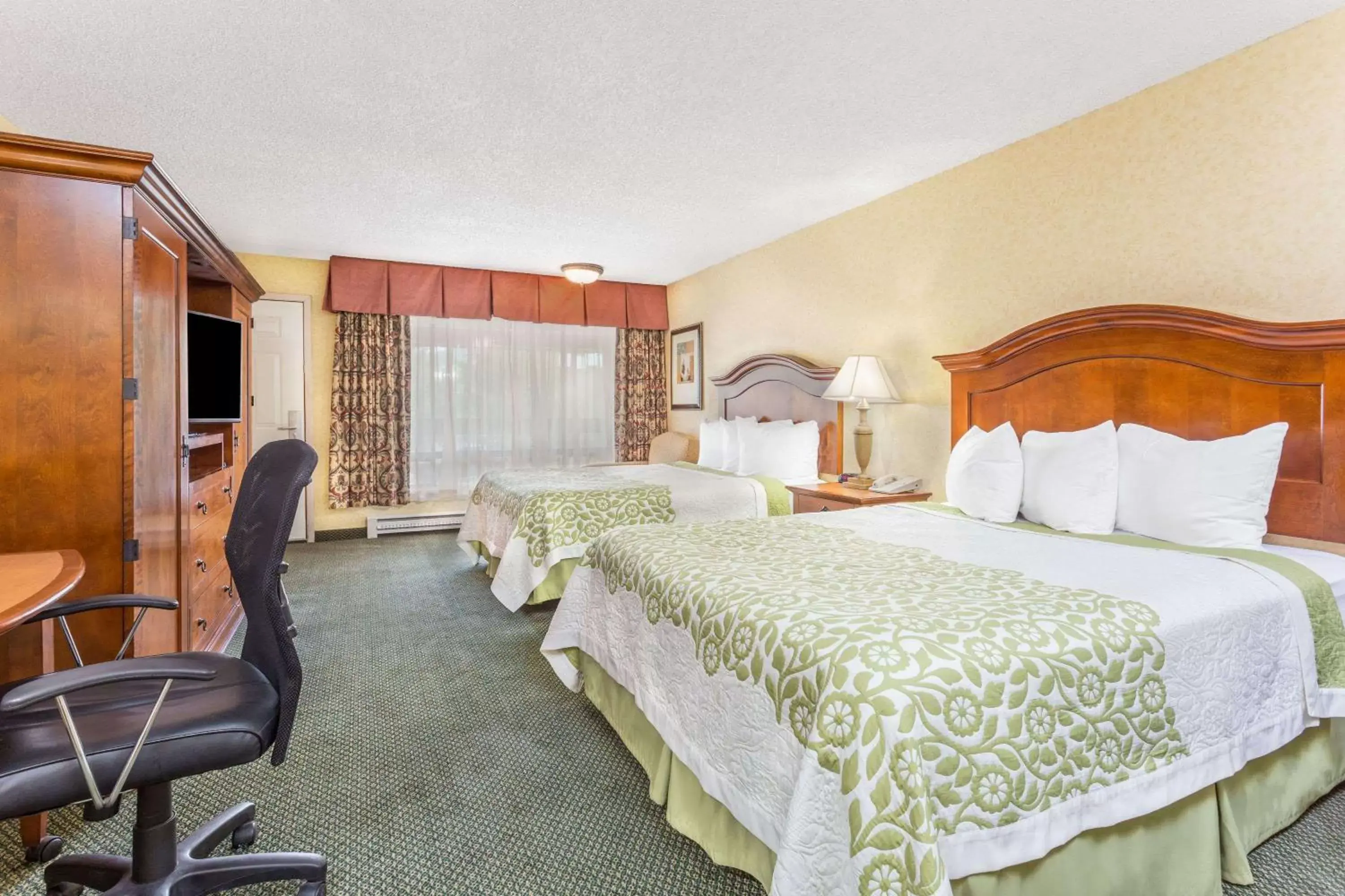 Photo of the whole room in Days Inn by Wyndham Klamath Falls