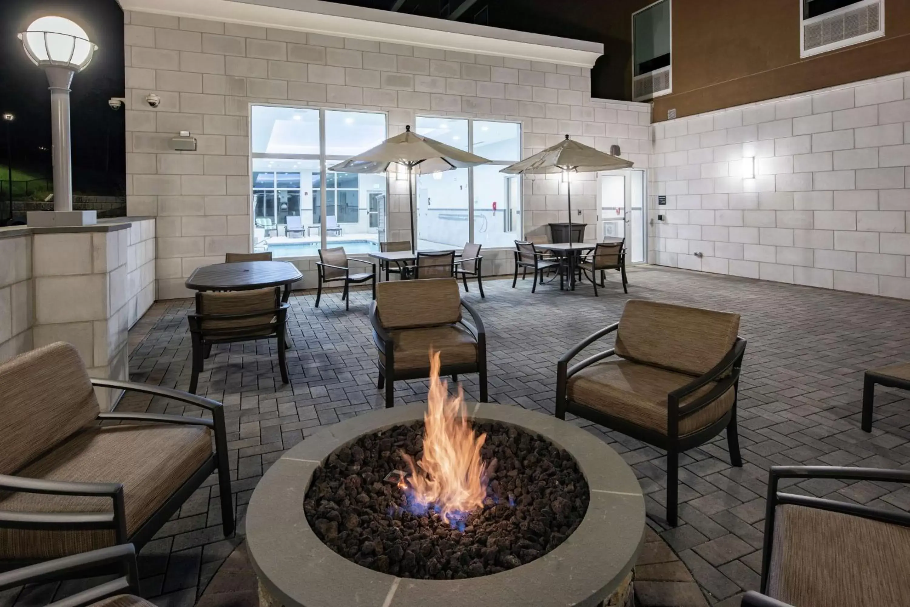 Patio in Hampton Inn & Suites Rocky Hill - Hartford South