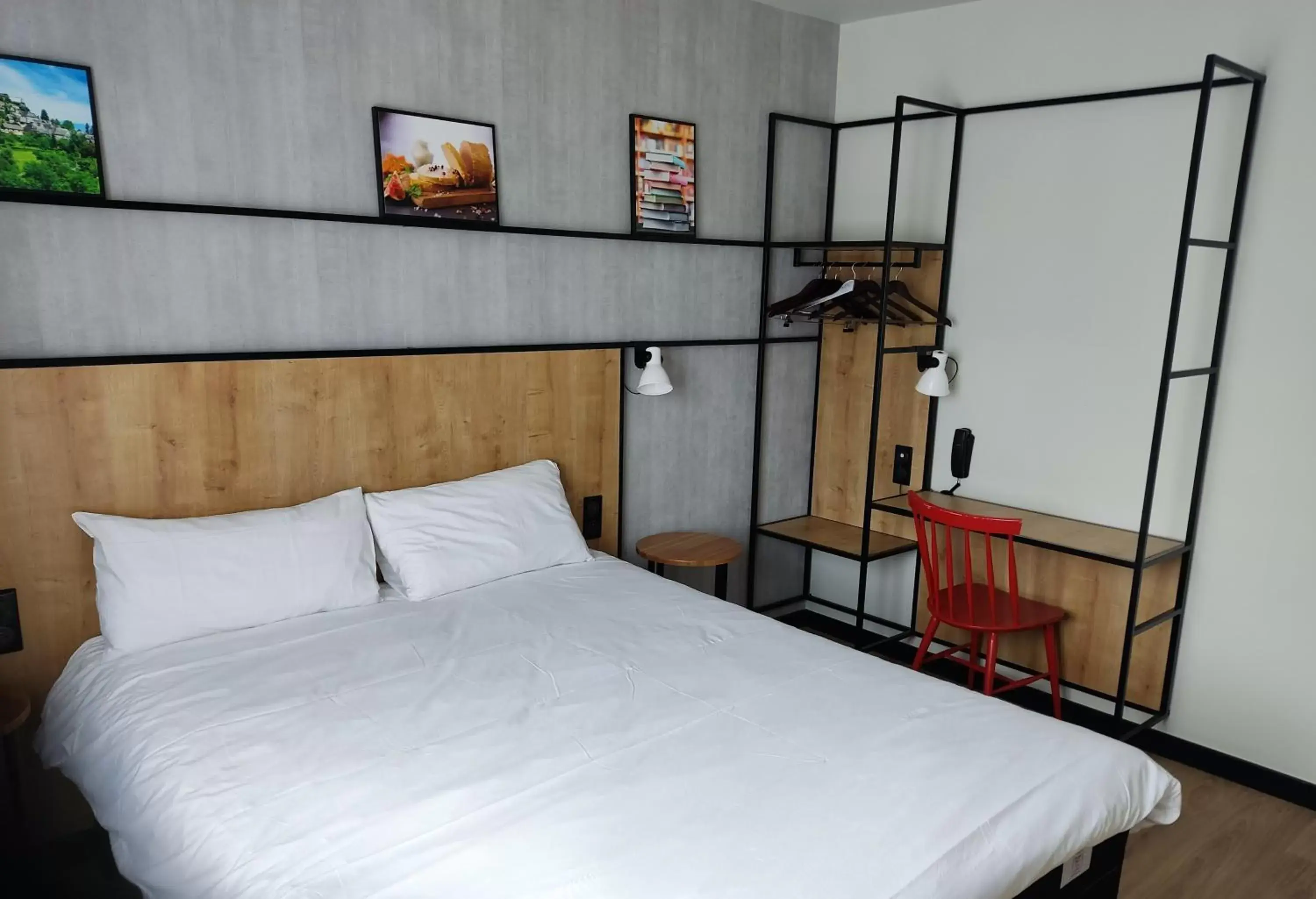 Bed in Ibis Brive Centre