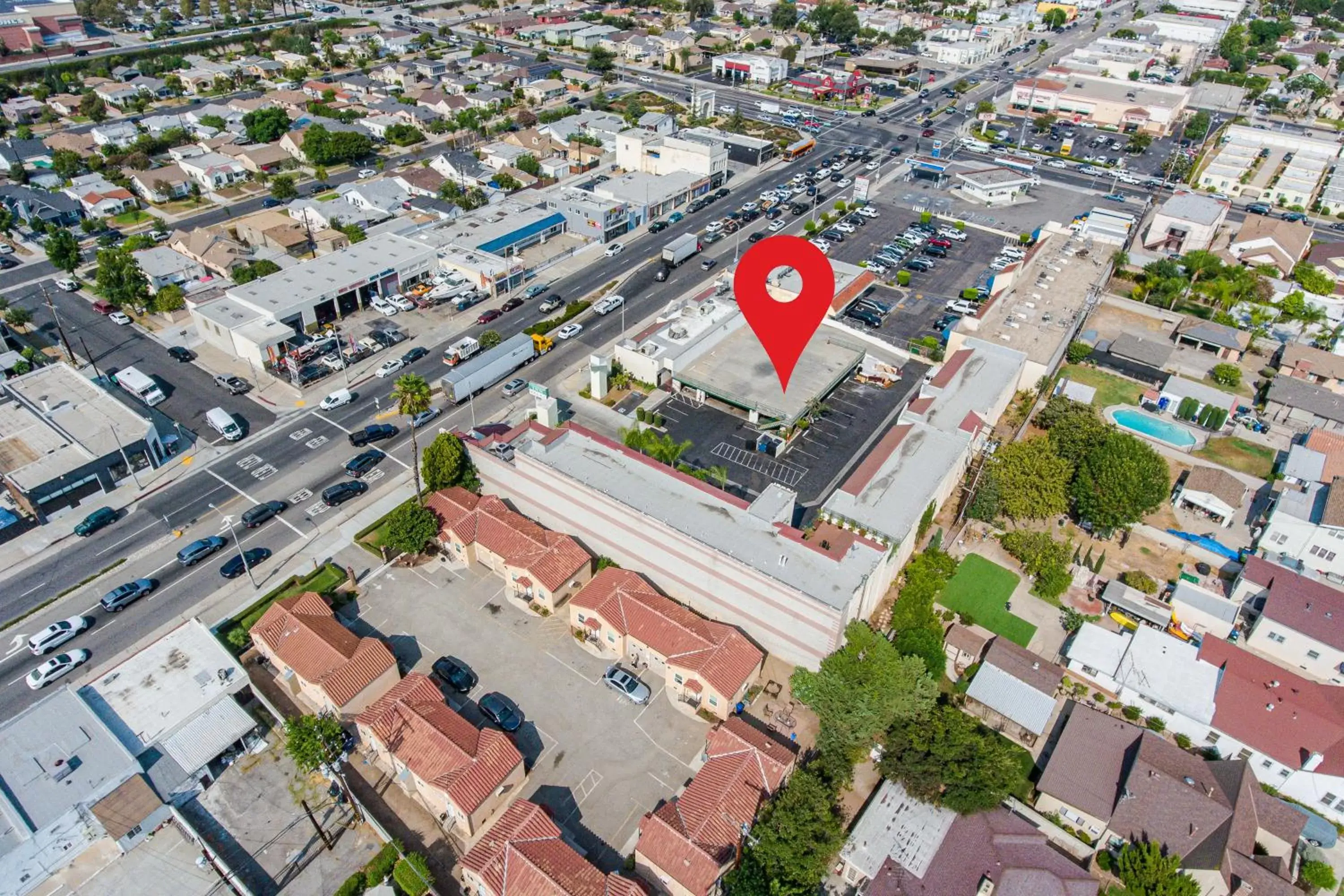 Property building, Bird's-eye View in Omeo Suites