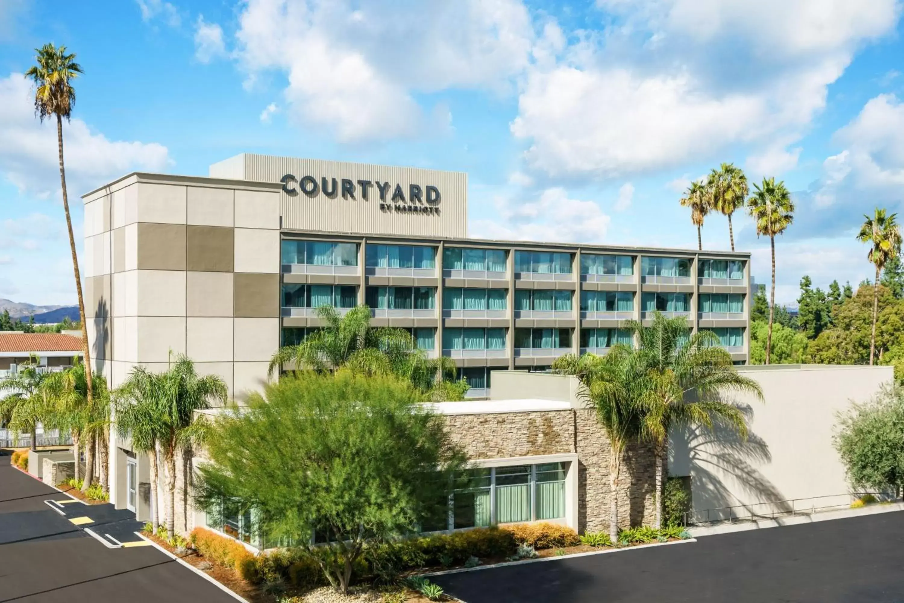 Property Building in Courtyard by Marriott Los Angeles Woodland Hills