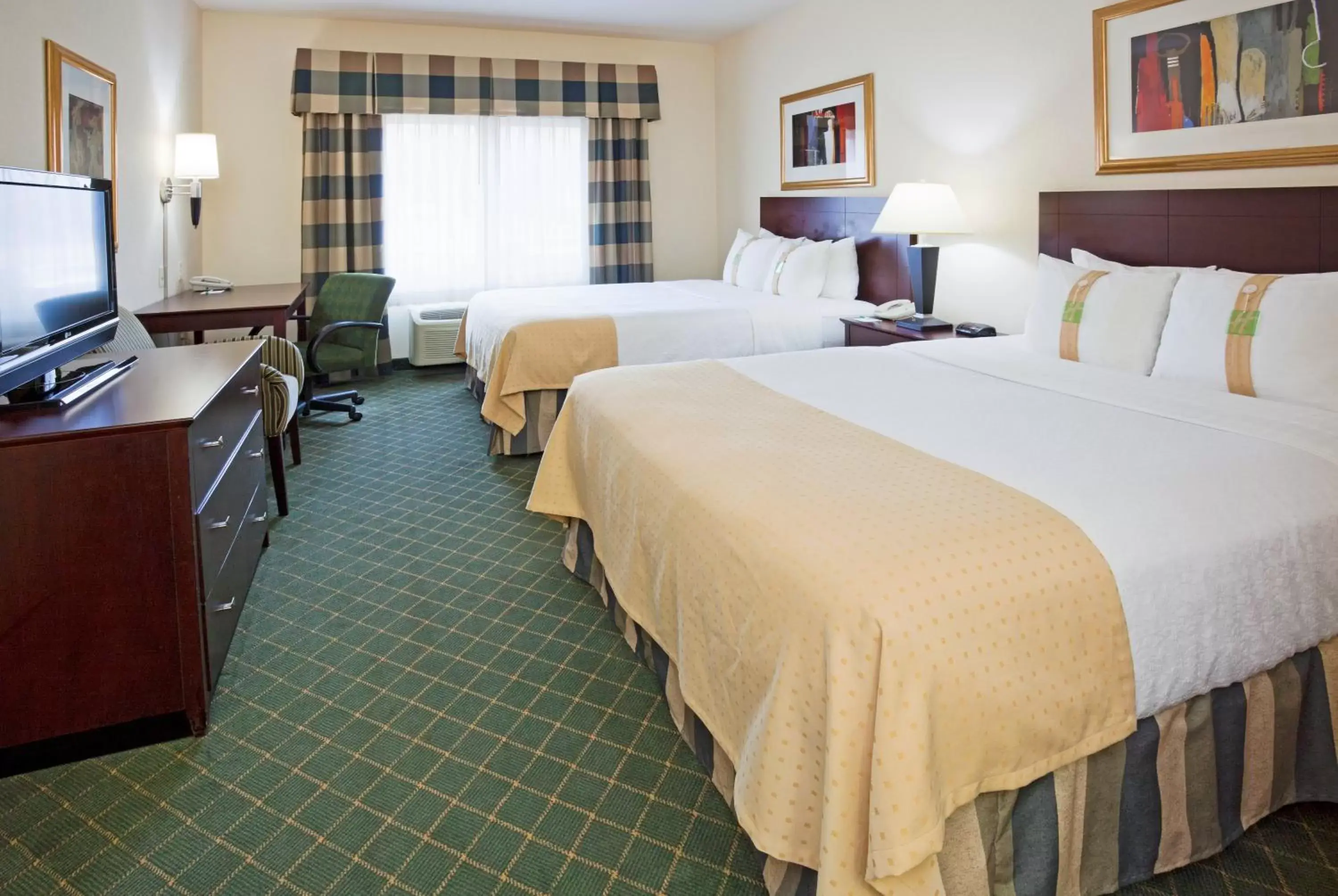 Photo of the whole room, Bed in Holiday Inn Conference Center Marshfield, an IHG Hotel Photo of the whole room, Bed in Holiday Inn Conference Center Marshfield, an IHG Hotel