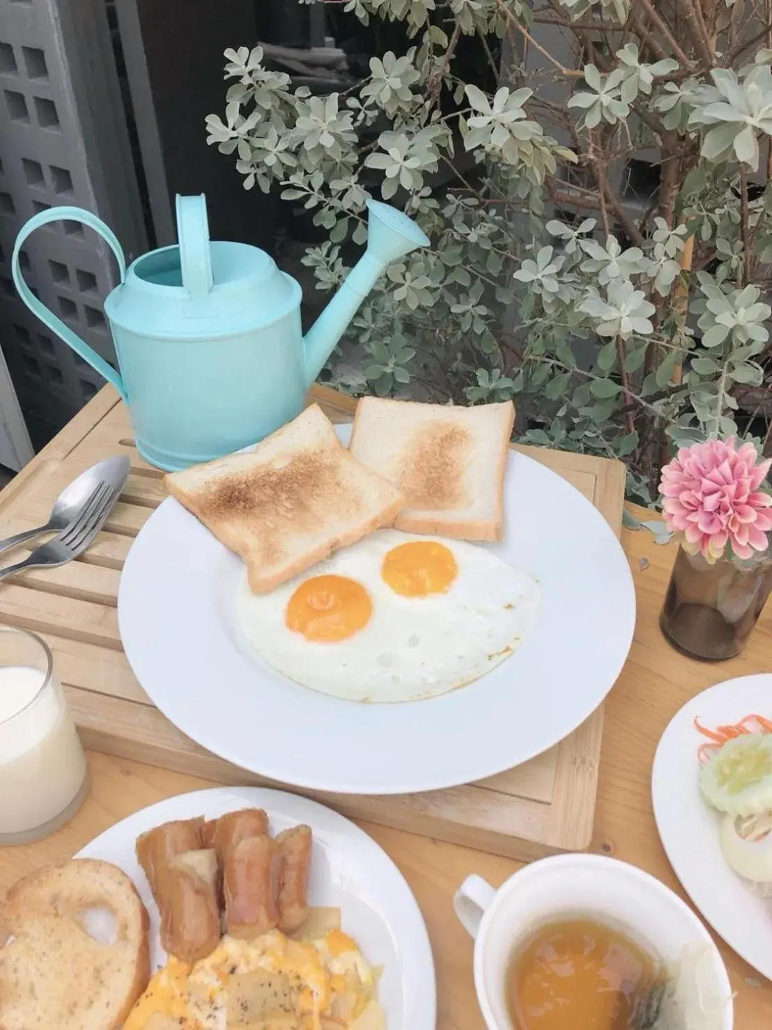 Breakfast in Kinnon Deluxe Hostel Coworking Cafe Breakfast in Kinnon Deluxe Hostel Coworking Cafe