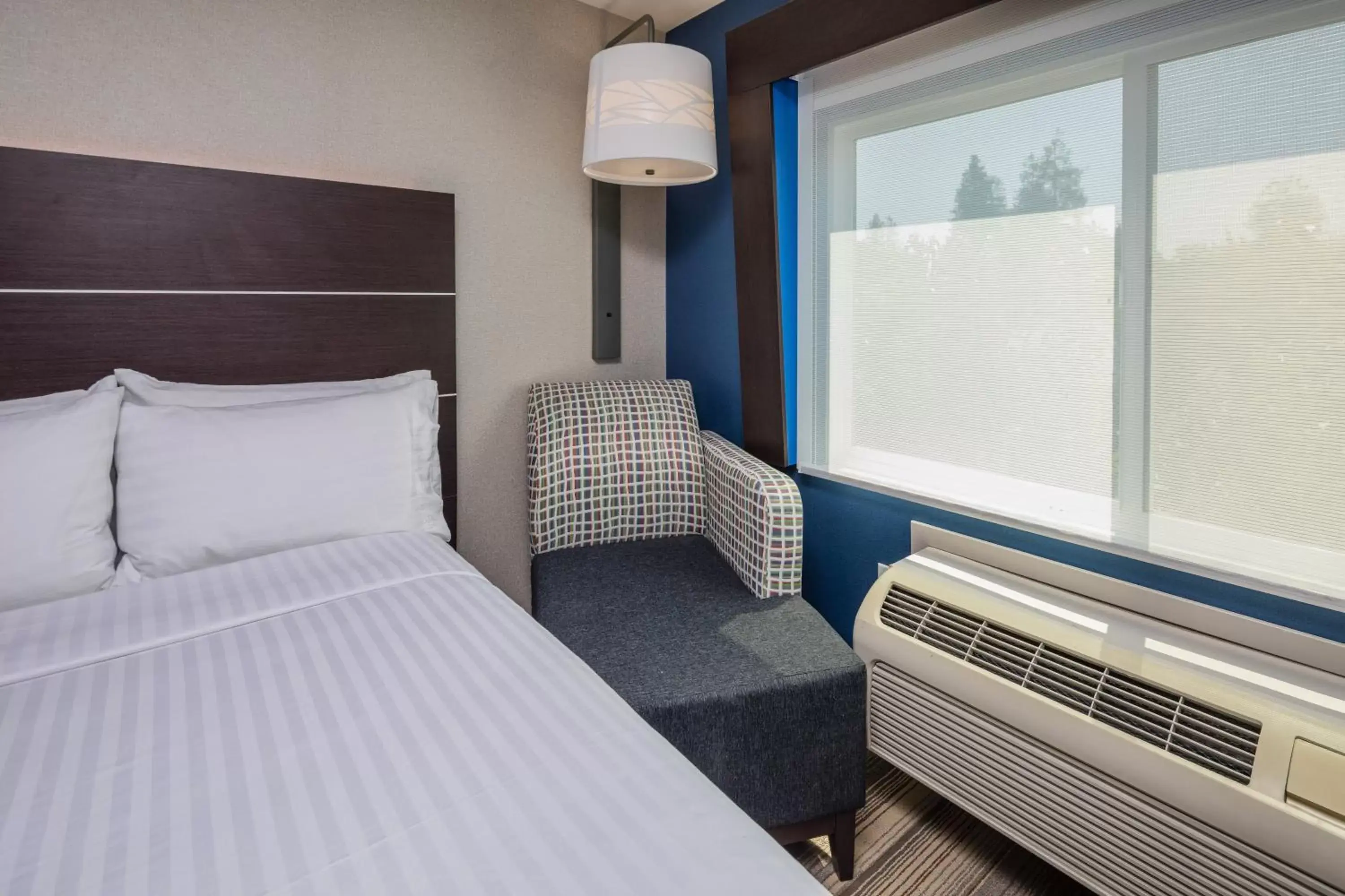 Photo of the whole room, Bed in Holiday Inn Express - Sunnyvale - Silicon Valley, an IHG Hotel