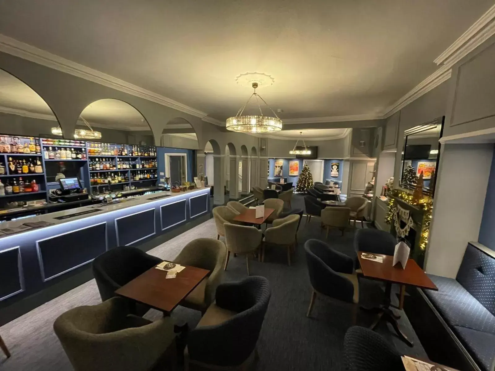 Lounge or bar, Restaurant/Places to Eat in Manor Hotel