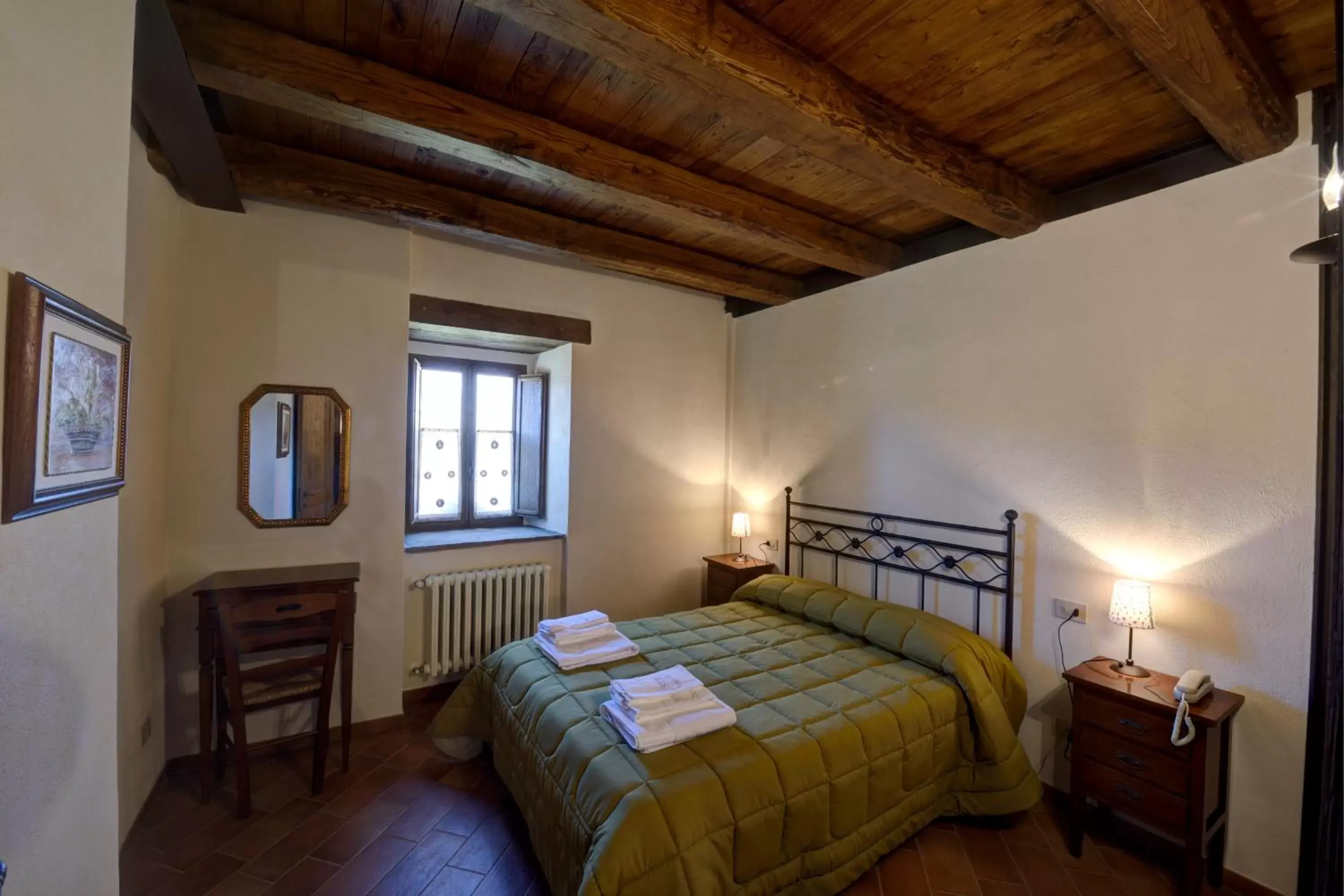 Bed in Borgotufi Albergo Diffuso