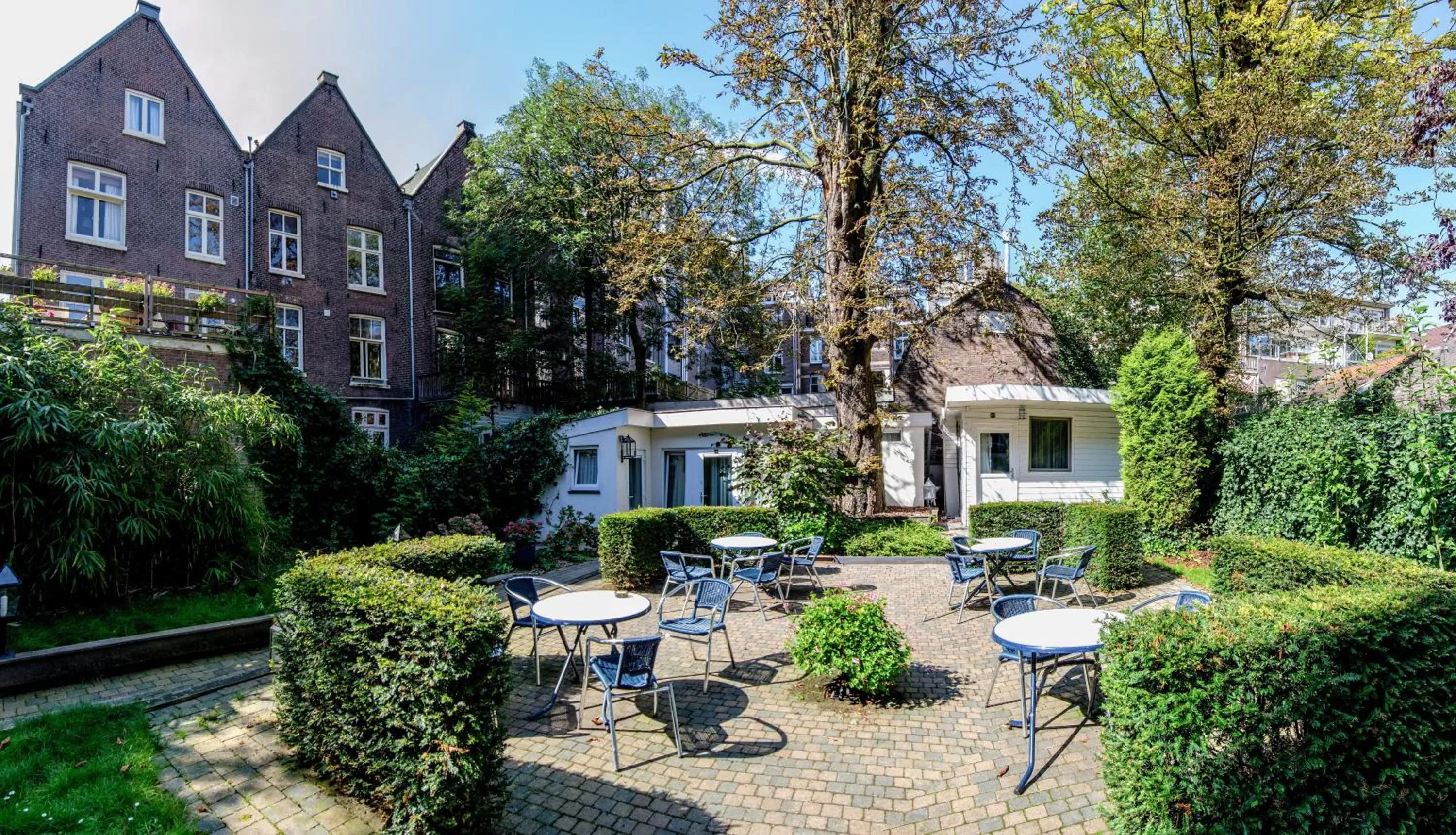 People in Hotel Alexander