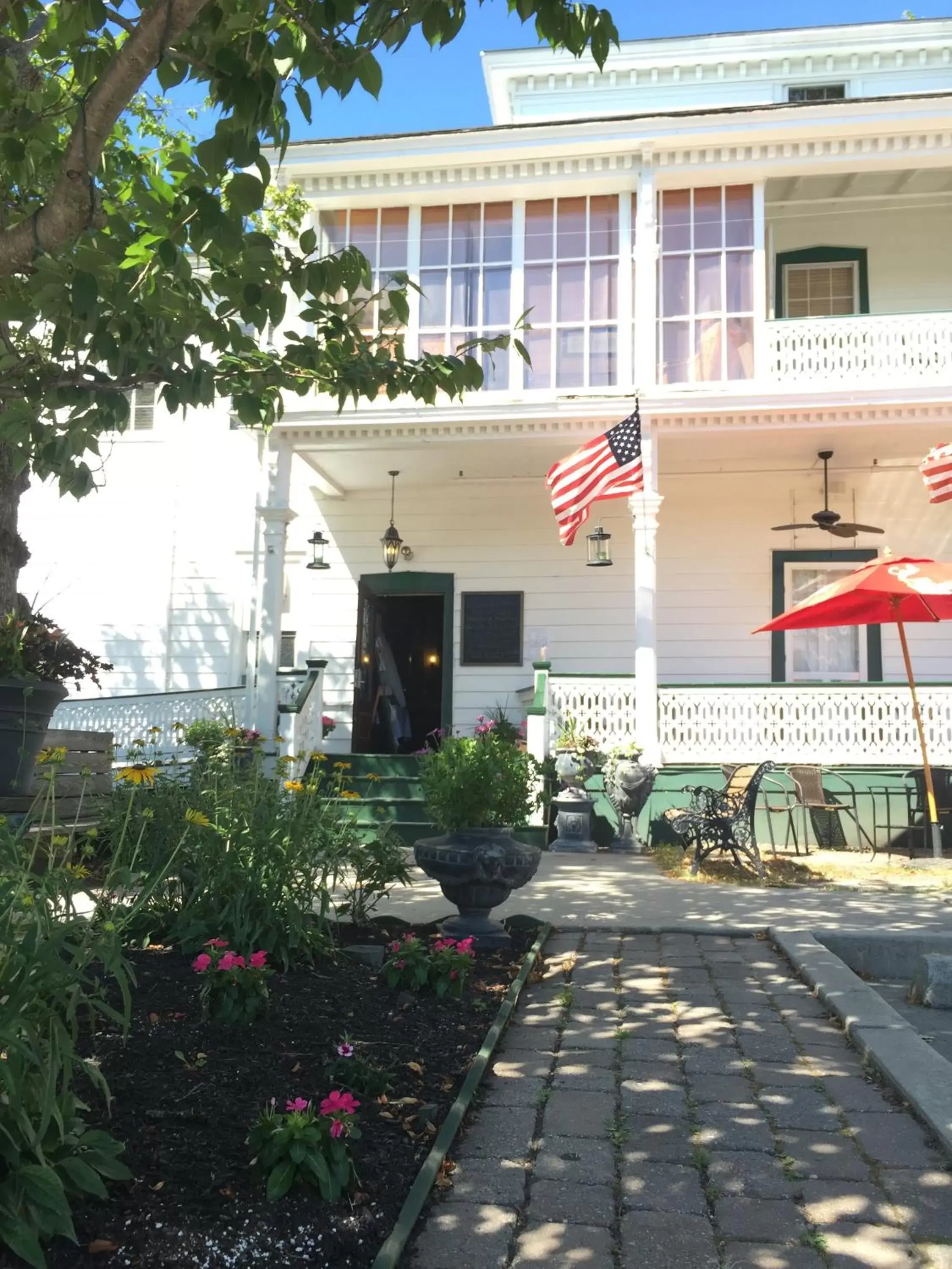 Facade/entrance, Property Building in Elaine's Cape May Boutique Hotel