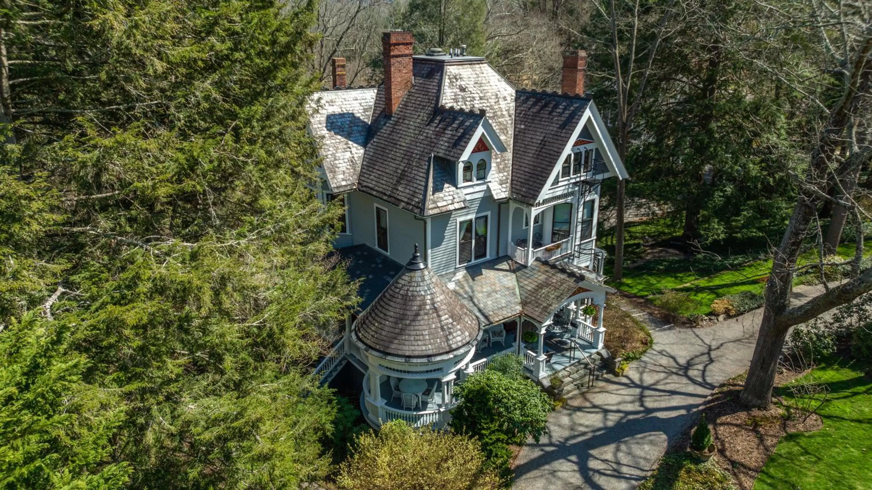Bird's eye view, Bird's-eye View in The 1899 Wright Inn & Carriage House