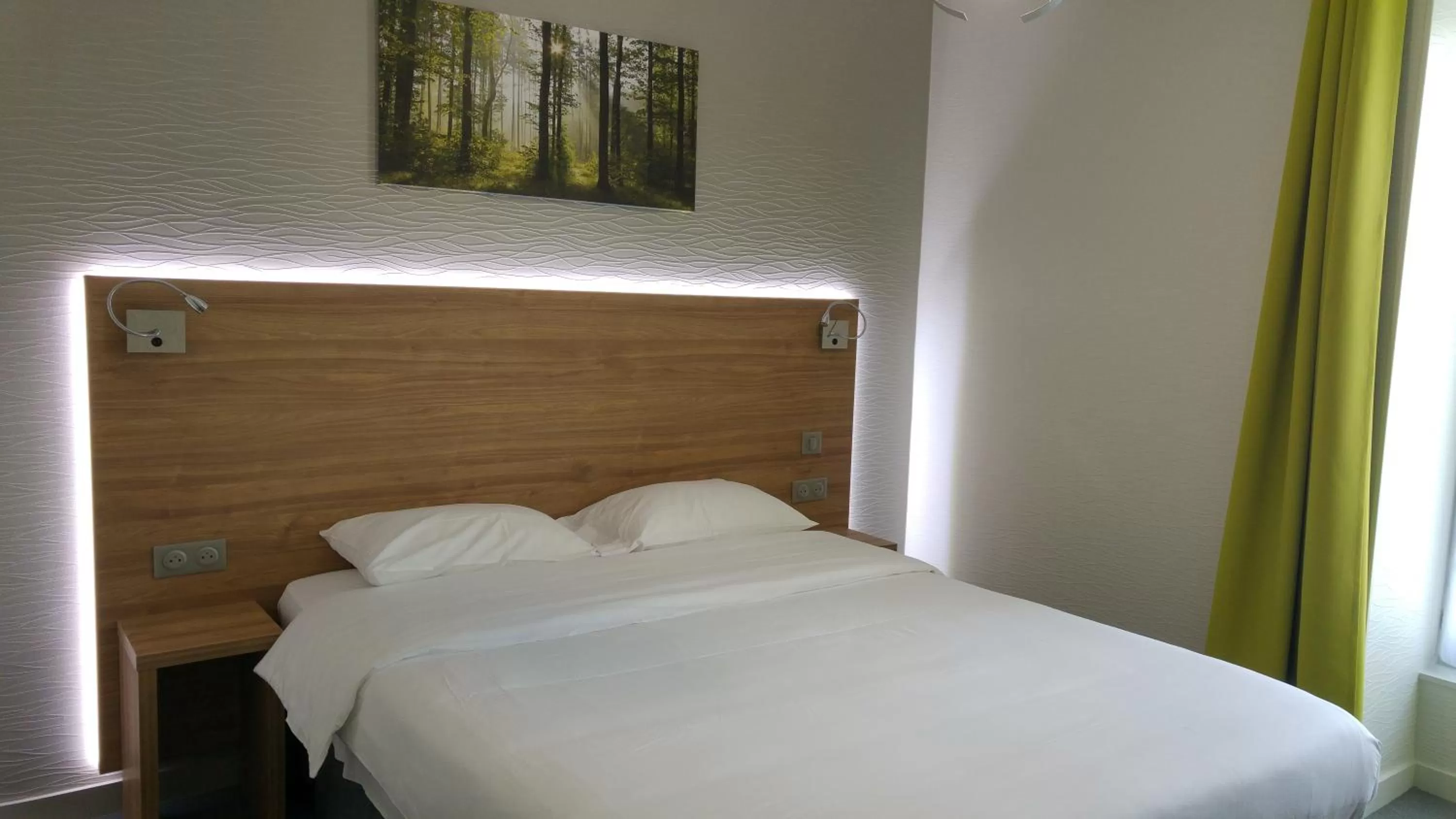 Bedroom, Bed in Hôtel Le Verger