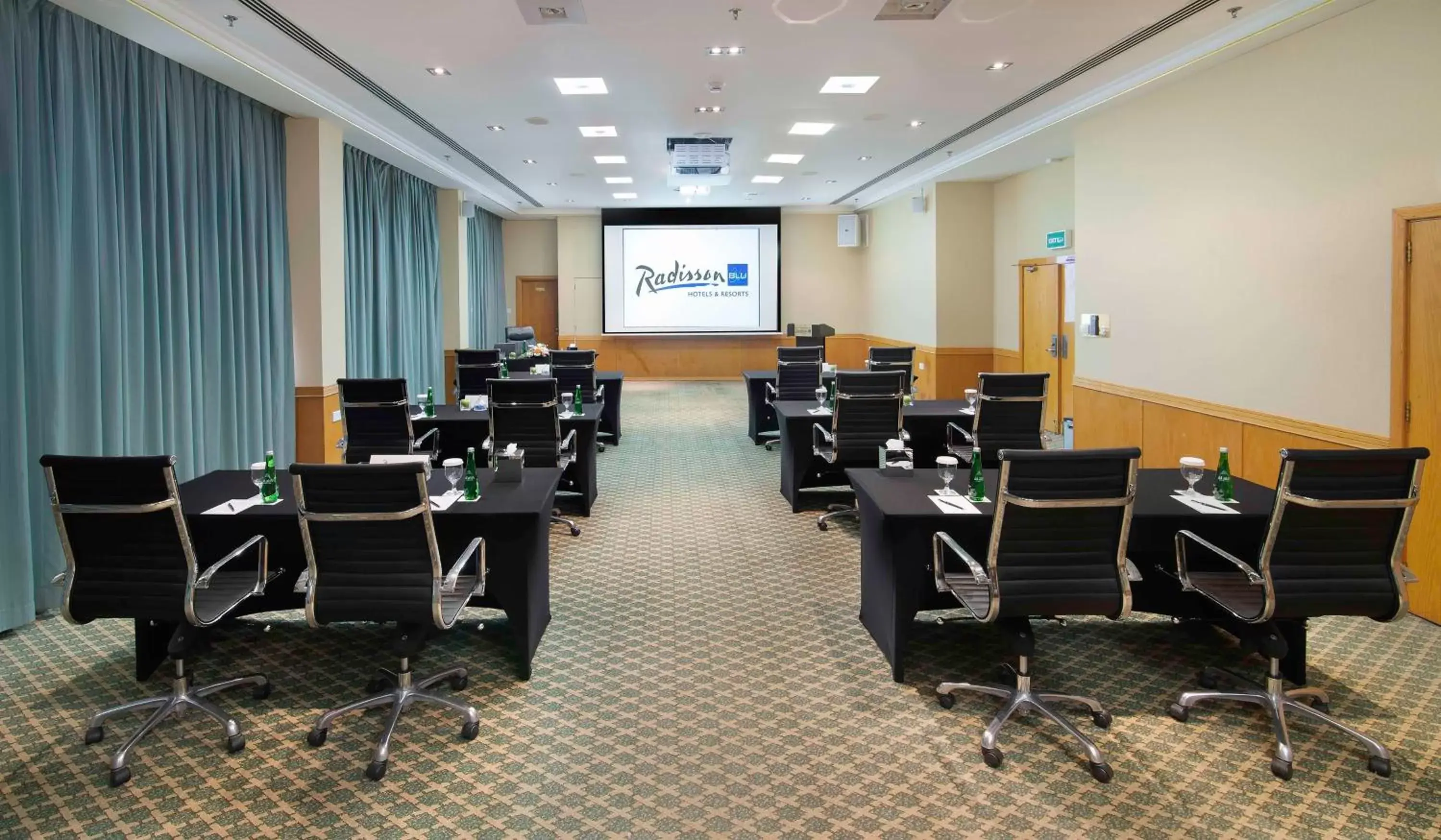 Meeting/conference room in Radisson Blu Hotel & Resort, Al Ain