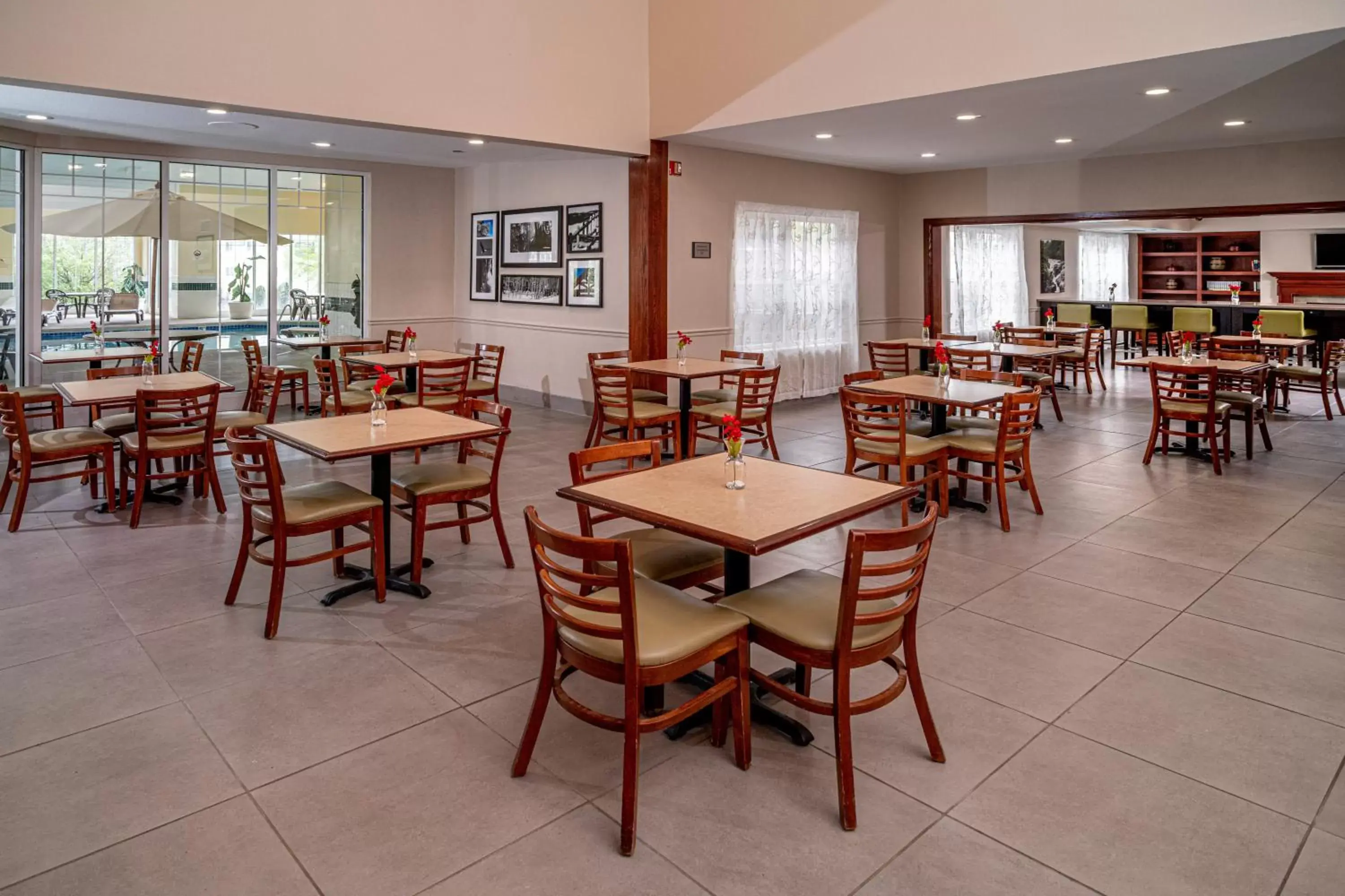 Restaurant/Places to Eat in Country Inn & Suites by Radisson, Beckley, WV